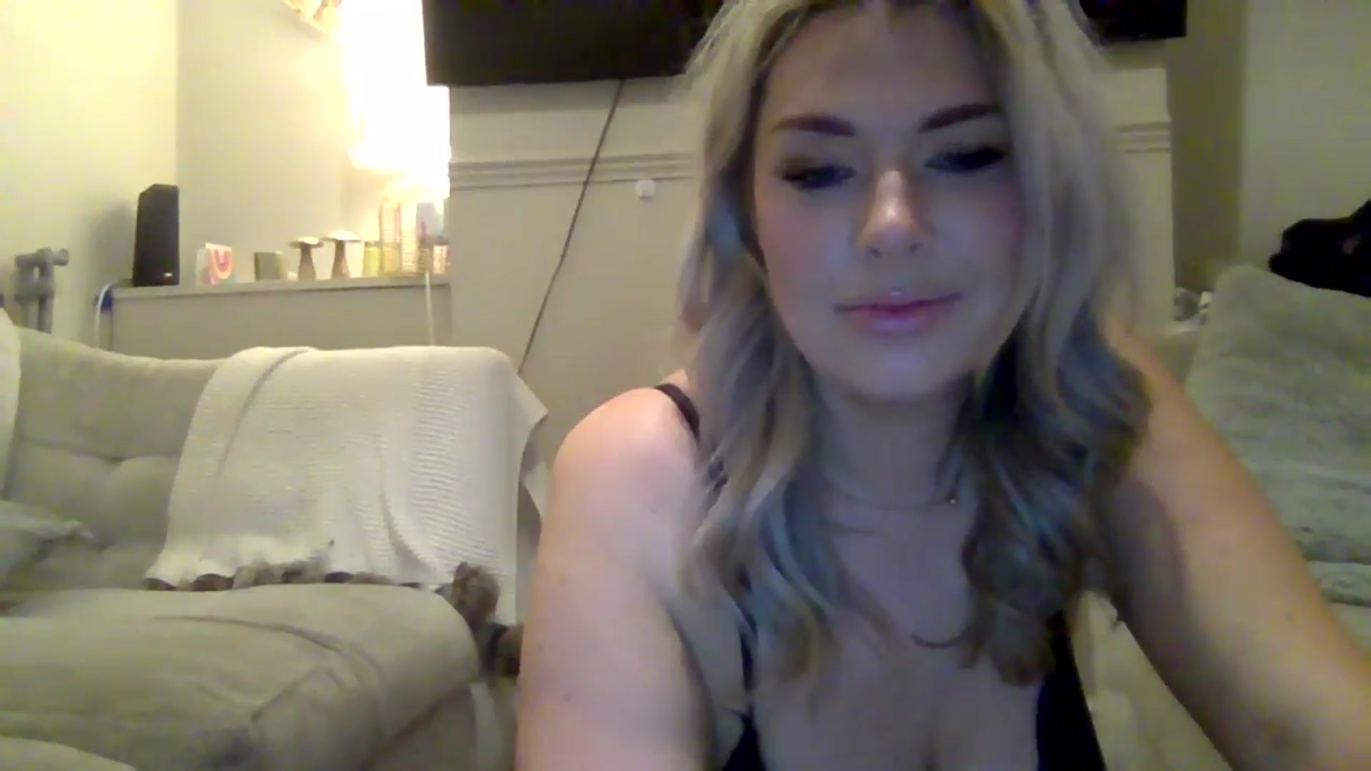 Gallery image thumbnail from Roxy_Reveals's myfreecams stream on, 05/15/2025, 22:43 image 2 of 20