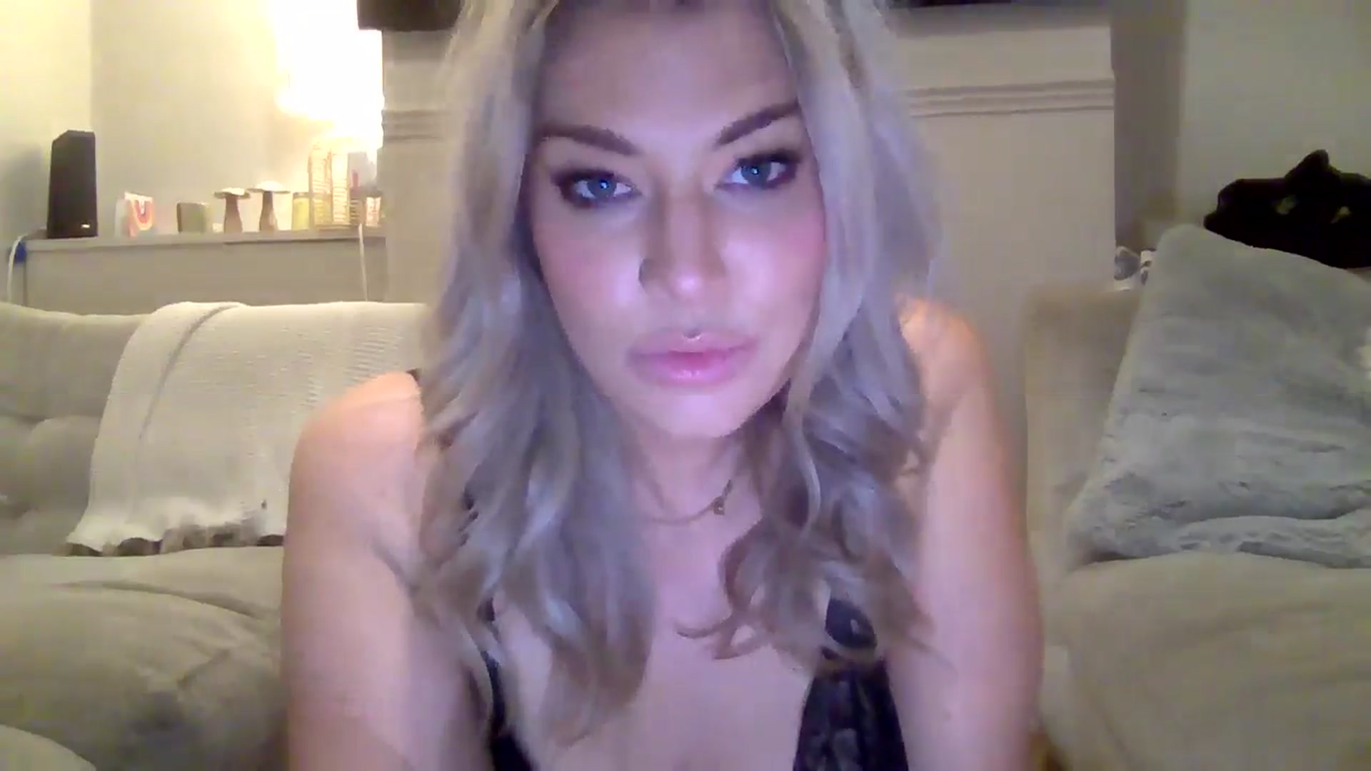 Gallery image thumbnail from Roxy_Reveals's myfreecams stream on, 05/15/2025, 22:43 image 12 of 20