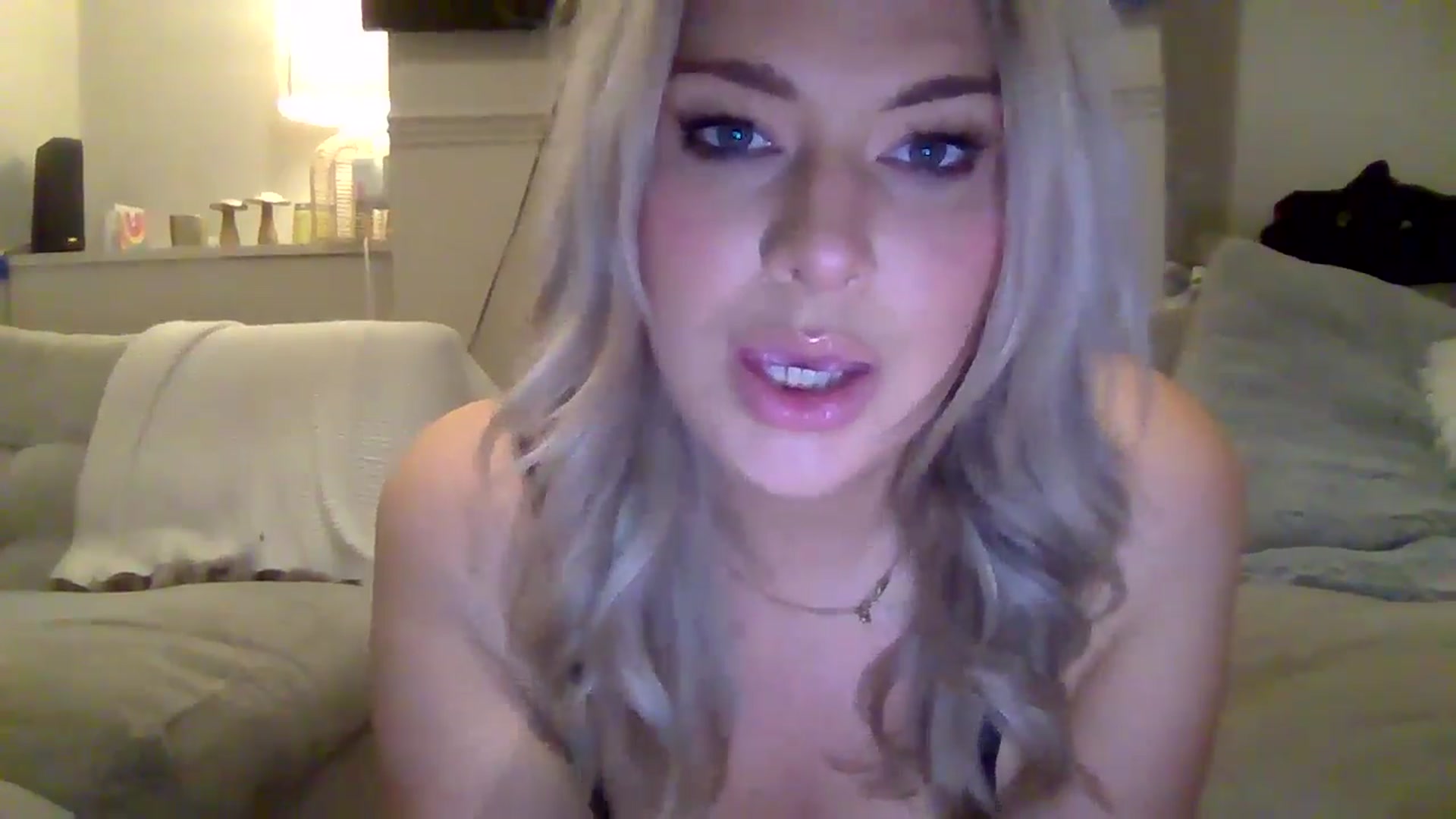 Gallery image thumbnail from Roxy_Reveals's myfreecams stream on, 05/15/2025, 22:43 image 15 of 20