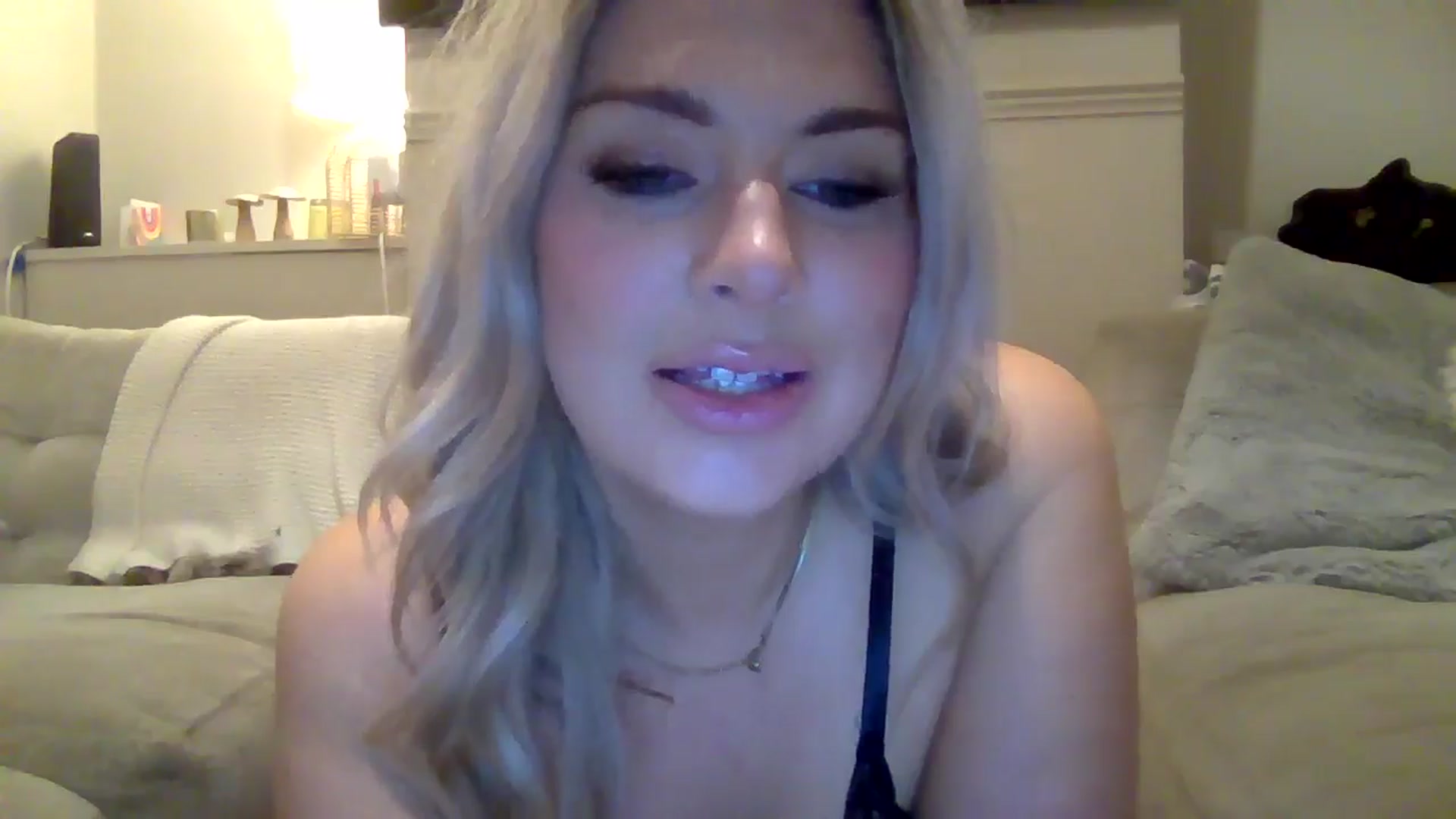 Gallery image thumbnail from Roxy_Reveals's myfreecams stream on, 05/15/2025, 22:43 image 9 of 20