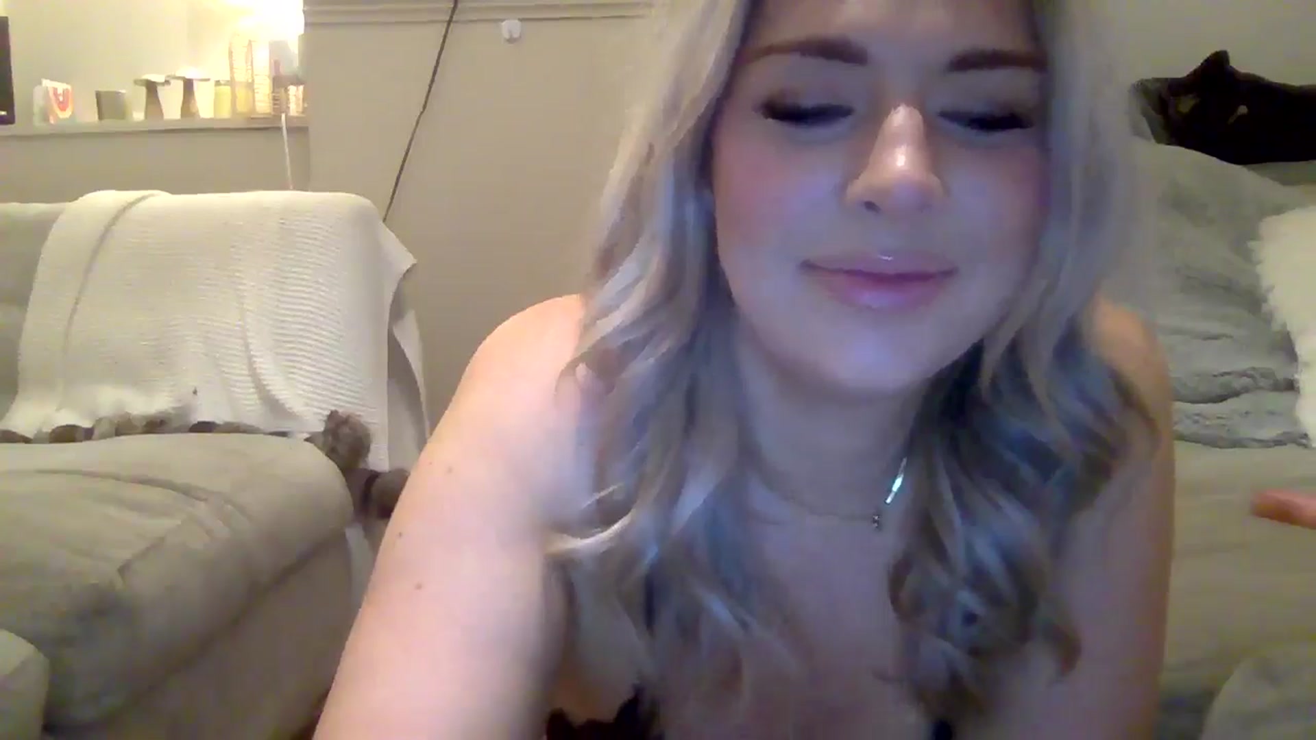 Gallery image thumbnail from Roxy_Reveals's myfreecams stream on, 05/15/2025, 22:43 image 4 of 20