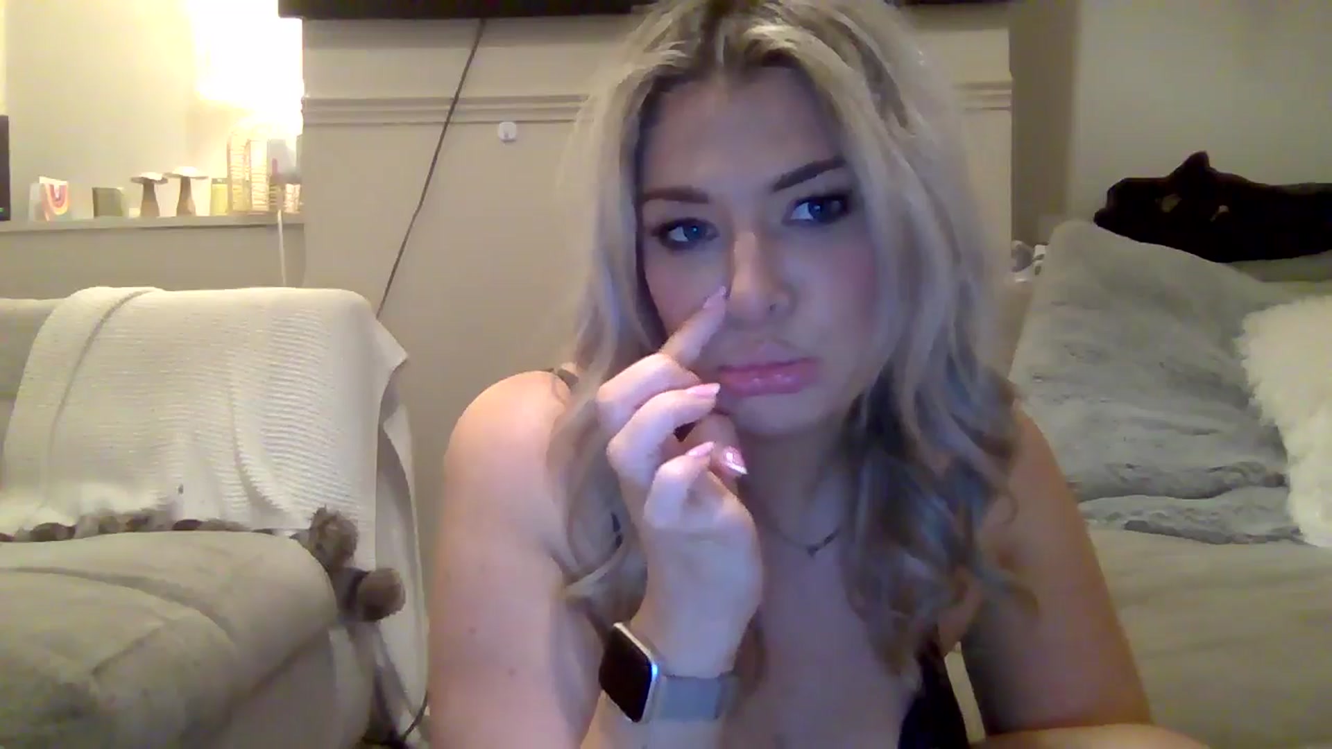 Gallery image thumbnail from Roxy_Reveals's myfreecams stream on, 05/15/2025, 22:43 image 8 of 20