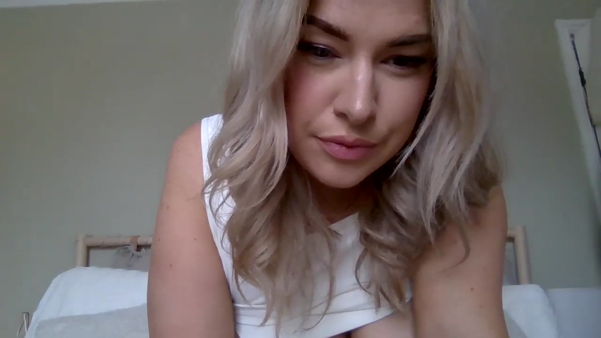 Gallery image thumbnail from Roxy_Reveals's myfreecams stream on, 05/16/2025, 13:48 image 20 of 20