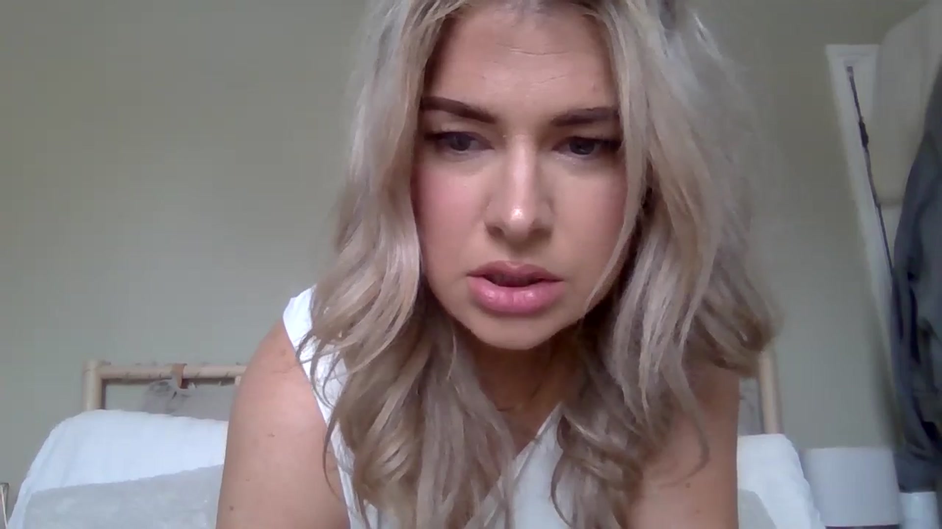 Gallery image thumbnail from Roxy_Reveals's myfreecams stream on, 05/16/2025, 13:48 image 10 of 20