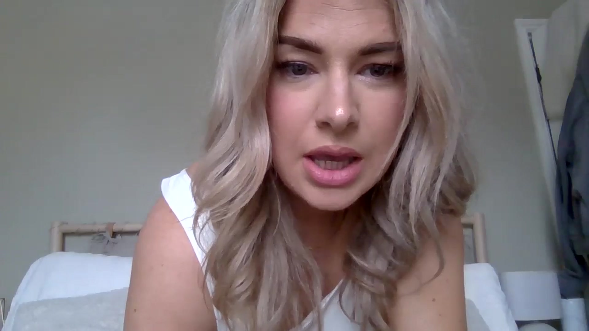 Gallery image thumbnail from Roxy_Reveals's myfreecams stream on, 05/16/2025, 13:48 image 6 of 20