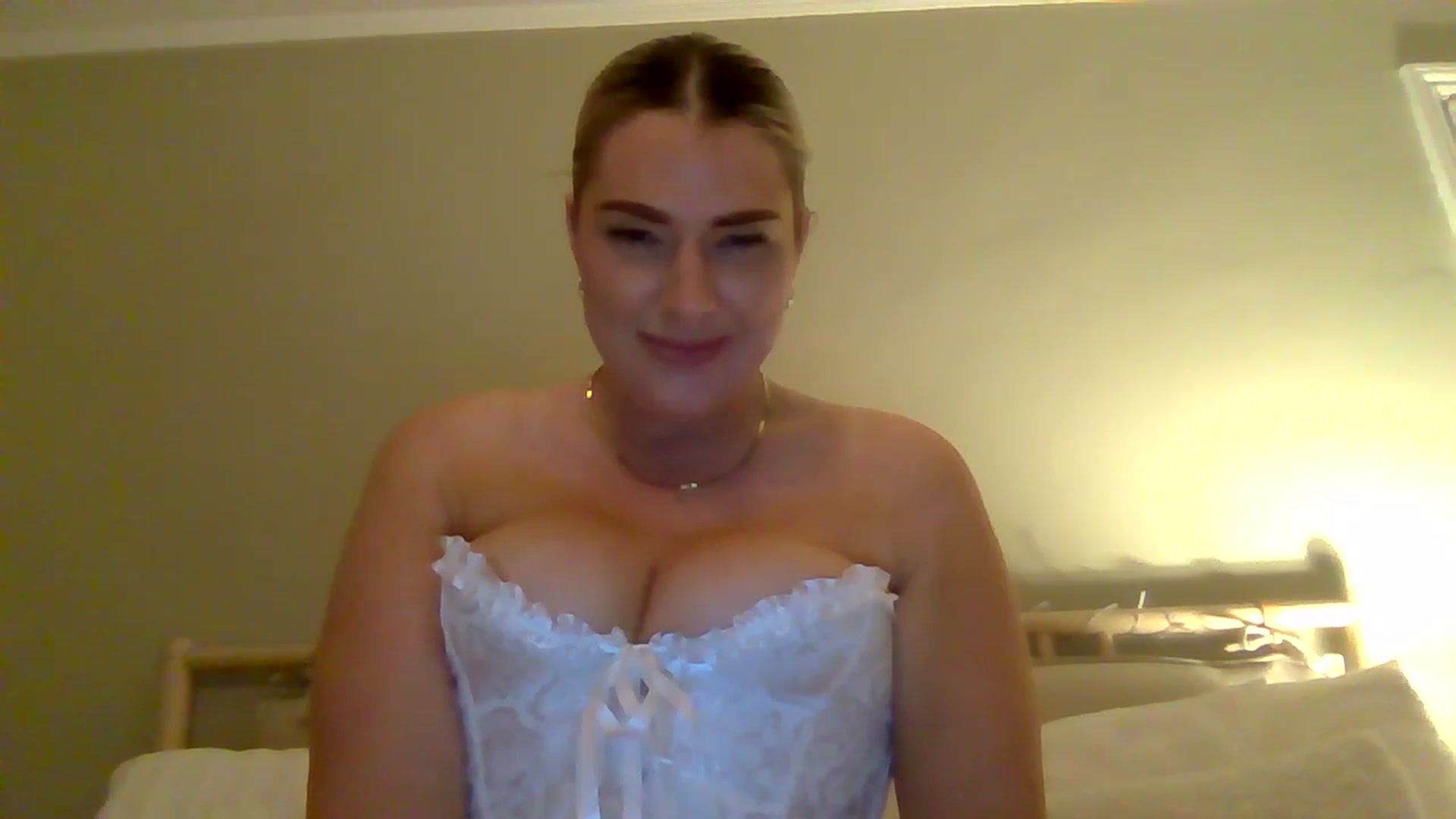 Gallery image thumbnail from Roxy_Reveals's myfreecams stream on, 05/17/2025, 23:28 image 6 of 20