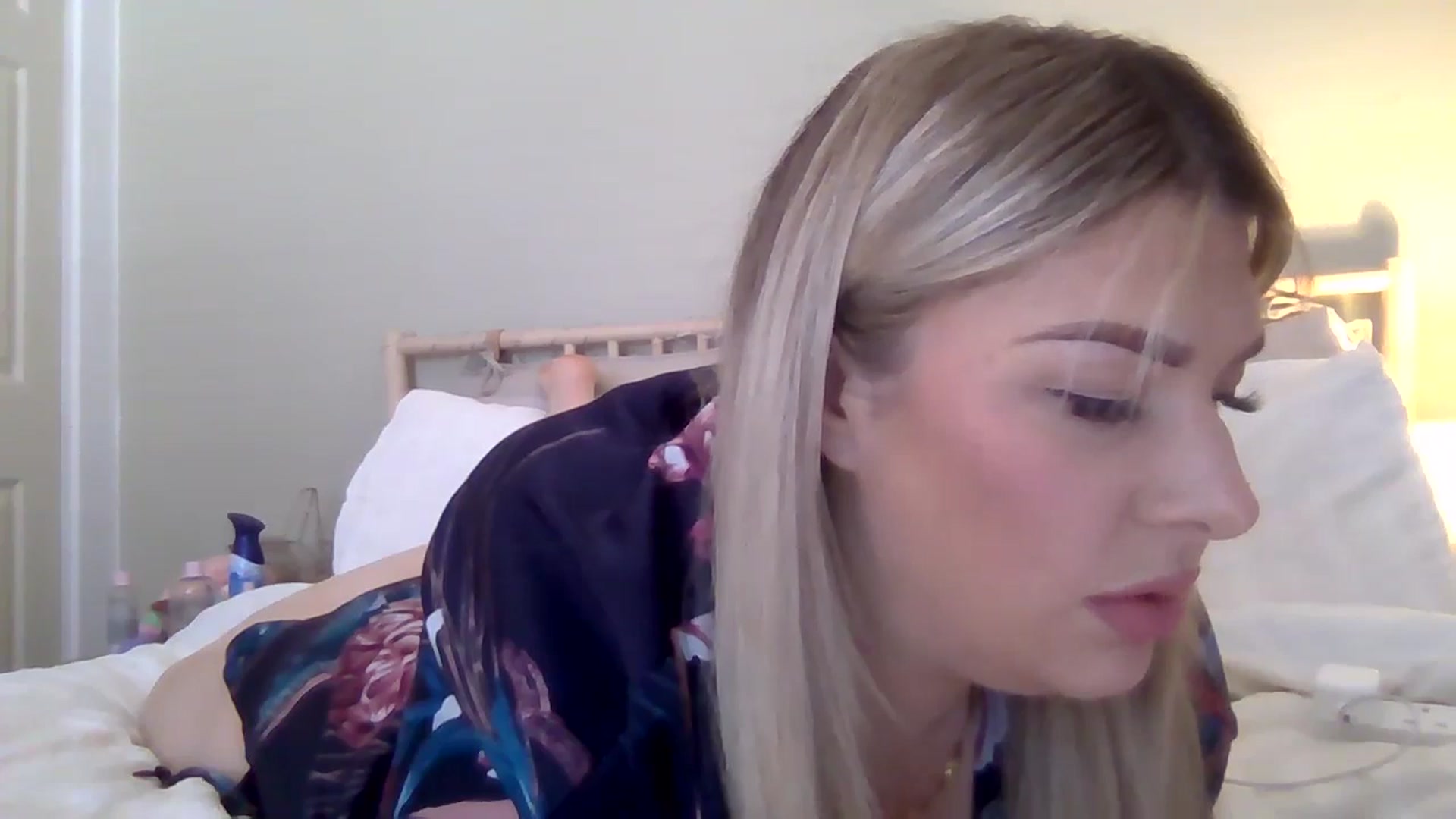 Gallery image thumbnail from Roxy_Reveals's myfreecams stream on, 05/19/2025, 15:13 image 14 of 20