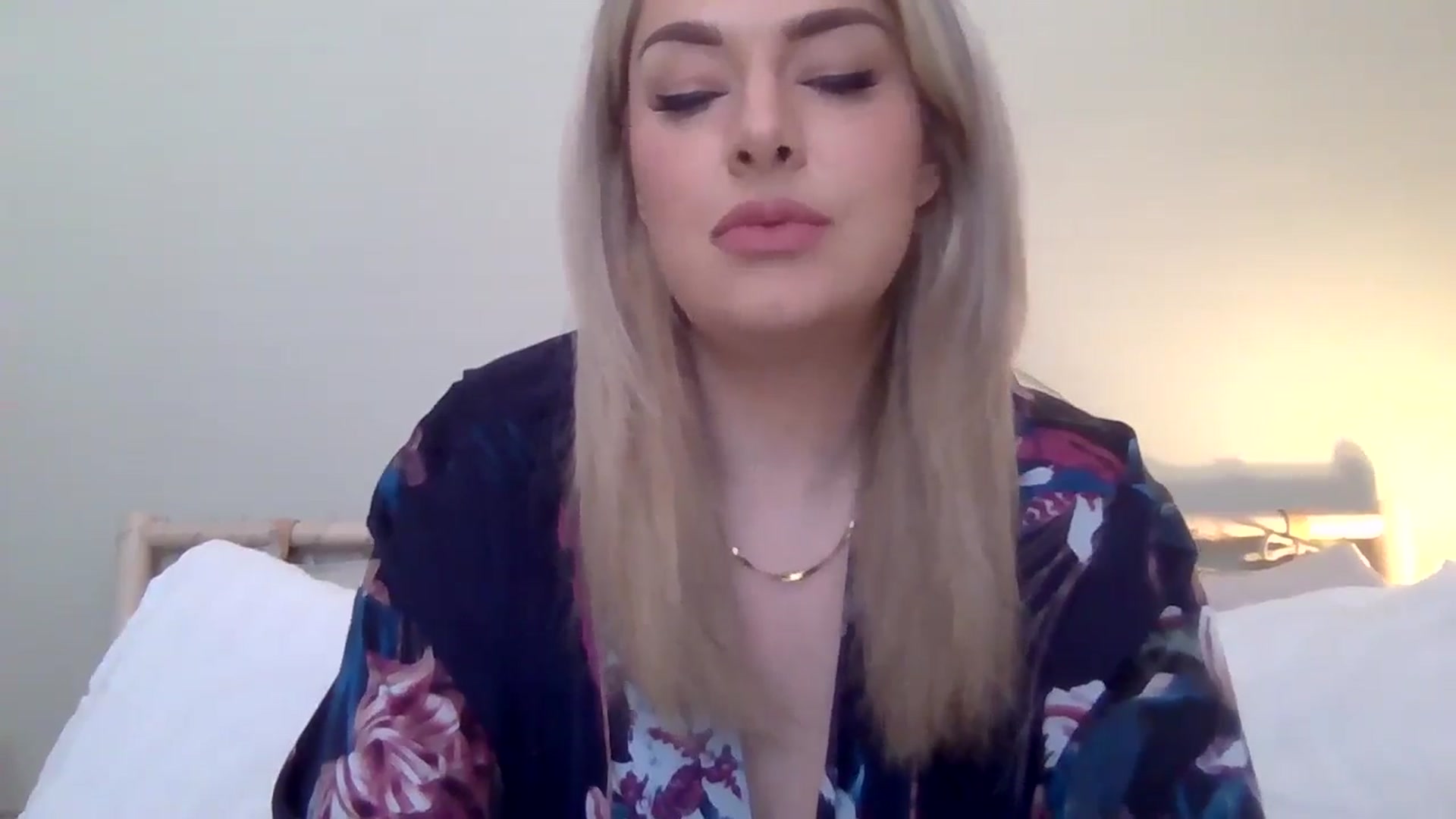 Gallery image thumbnail from Roxy_Reveals's myfreecams stream on, 05/19/2025, 15:13 image 3 of 20