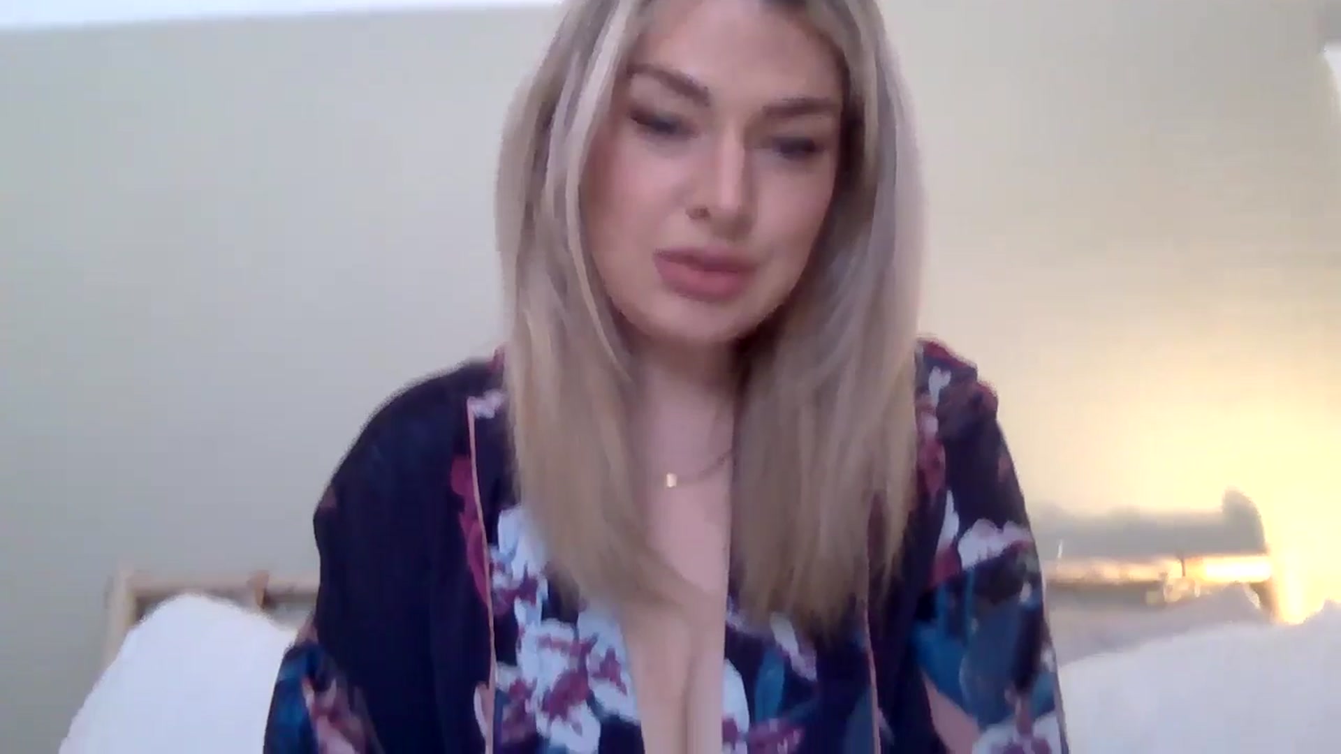 Gallery image thumbnail from Roxy_Reveals's myfreecams stream on, 05/19/2025, 15:13 image 7 of 20