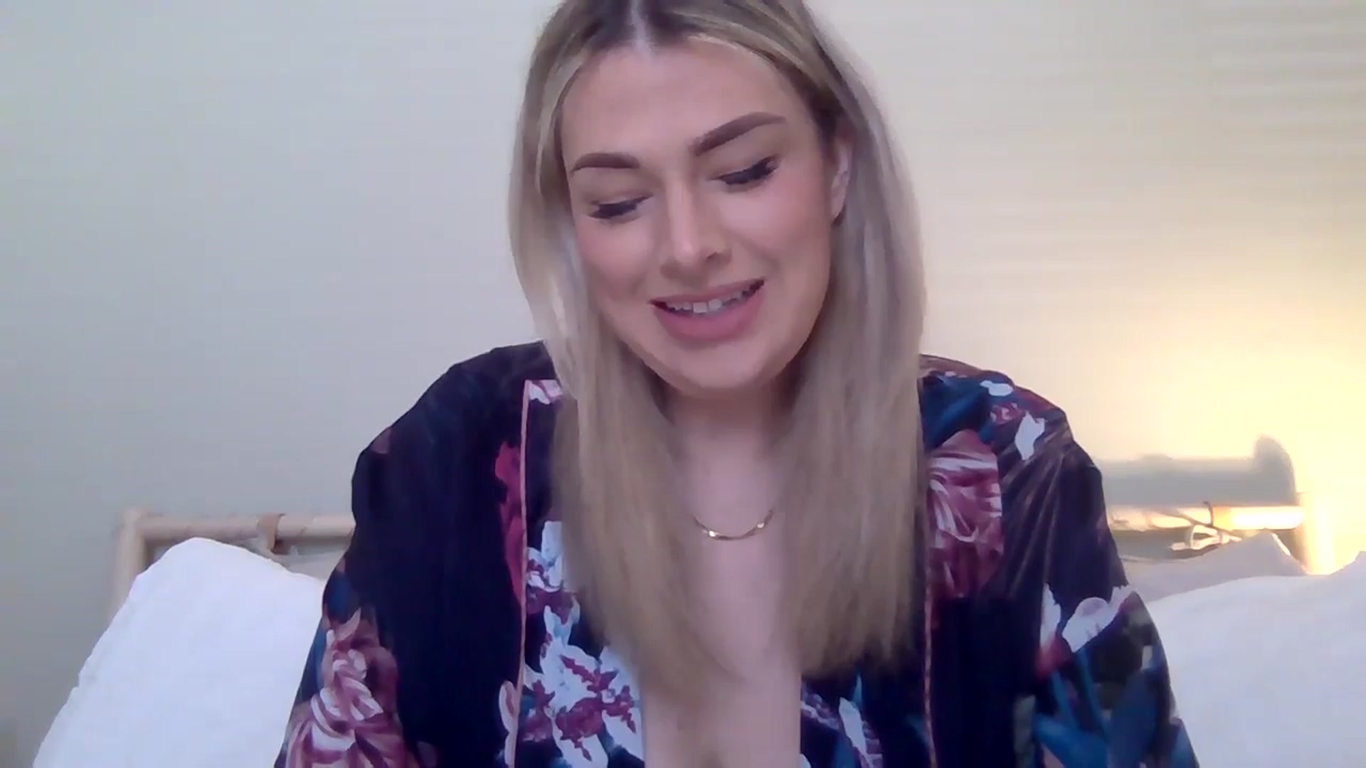 Gallery image thumbnail from Roxy_Reveals's myfreecams stream on, 05/19/2025, 15:13 image 8 of 20