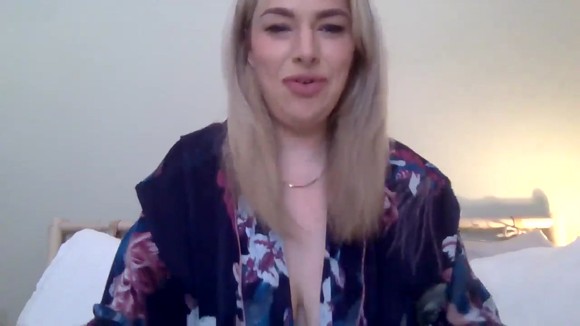 Gallery image thumbnail from Roxy_Reveals's myfreecams stream on, 05/19/2025, 15:13 image 4 of 20