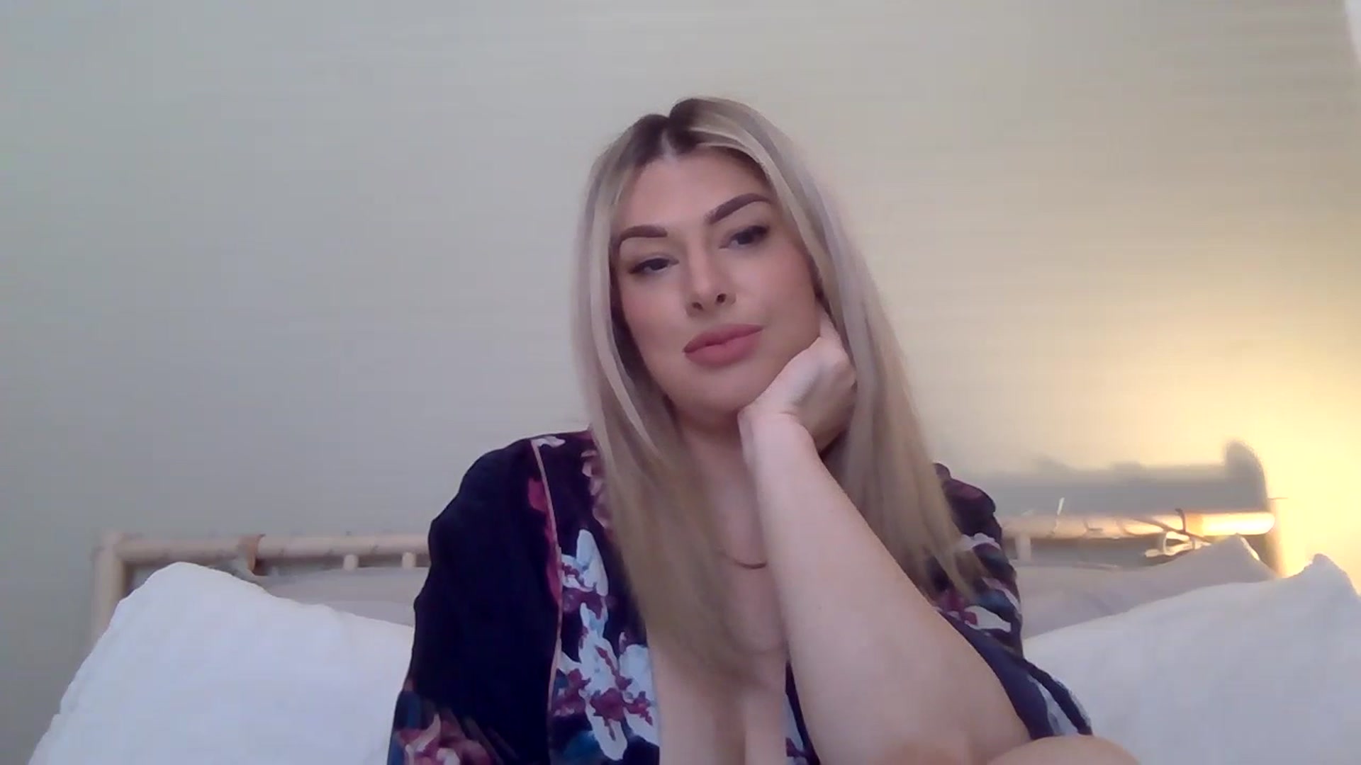 Gallery image thumbnail from Roxy_Reveals's myfreecams stream on, 05/19/2025, 15:13 image 11 of 20