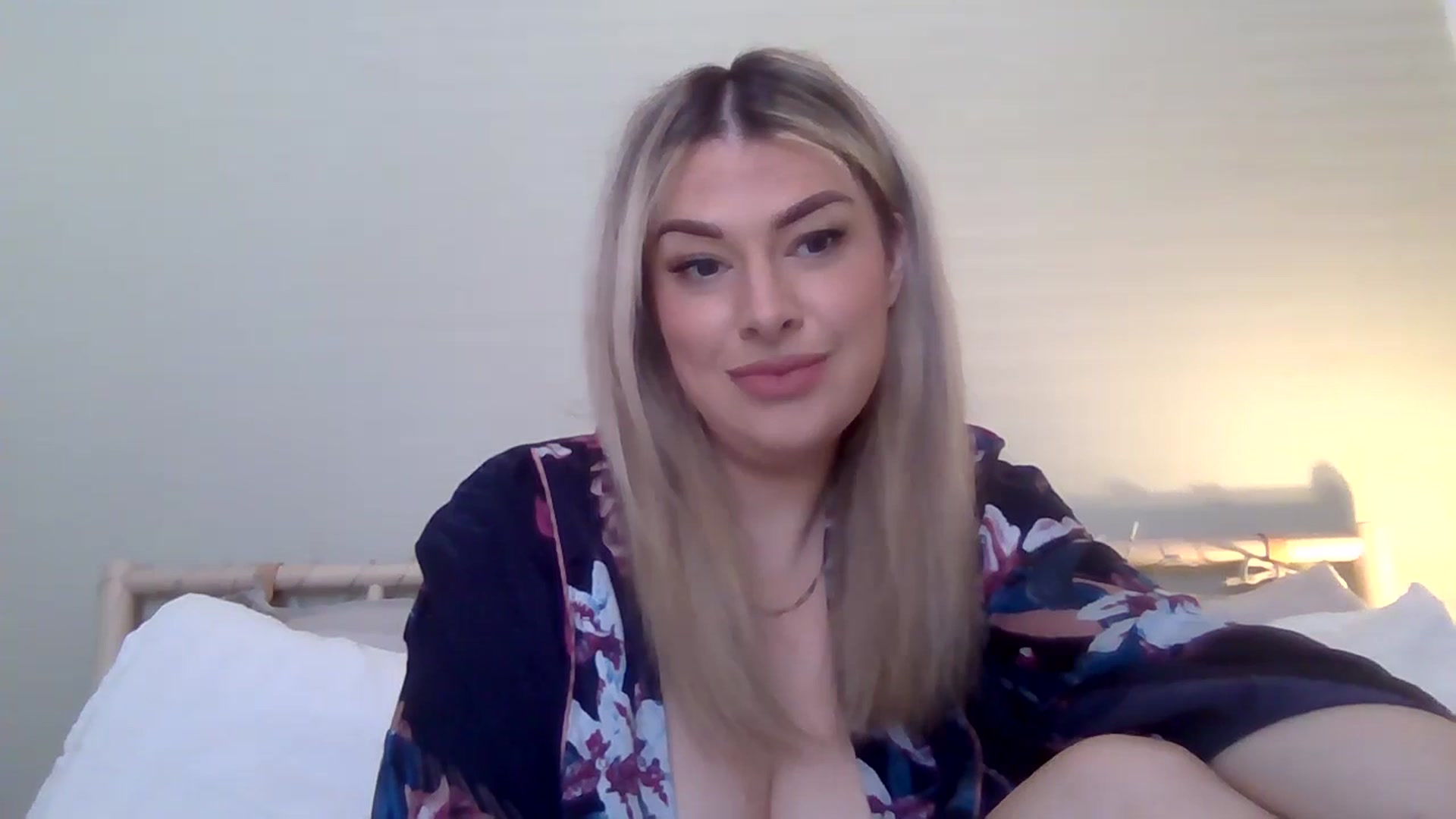 Gallery image thumbnail from Roxy_Reveals's myfreecams stream on, 05/19/2025, 15:13 image 10 of 20