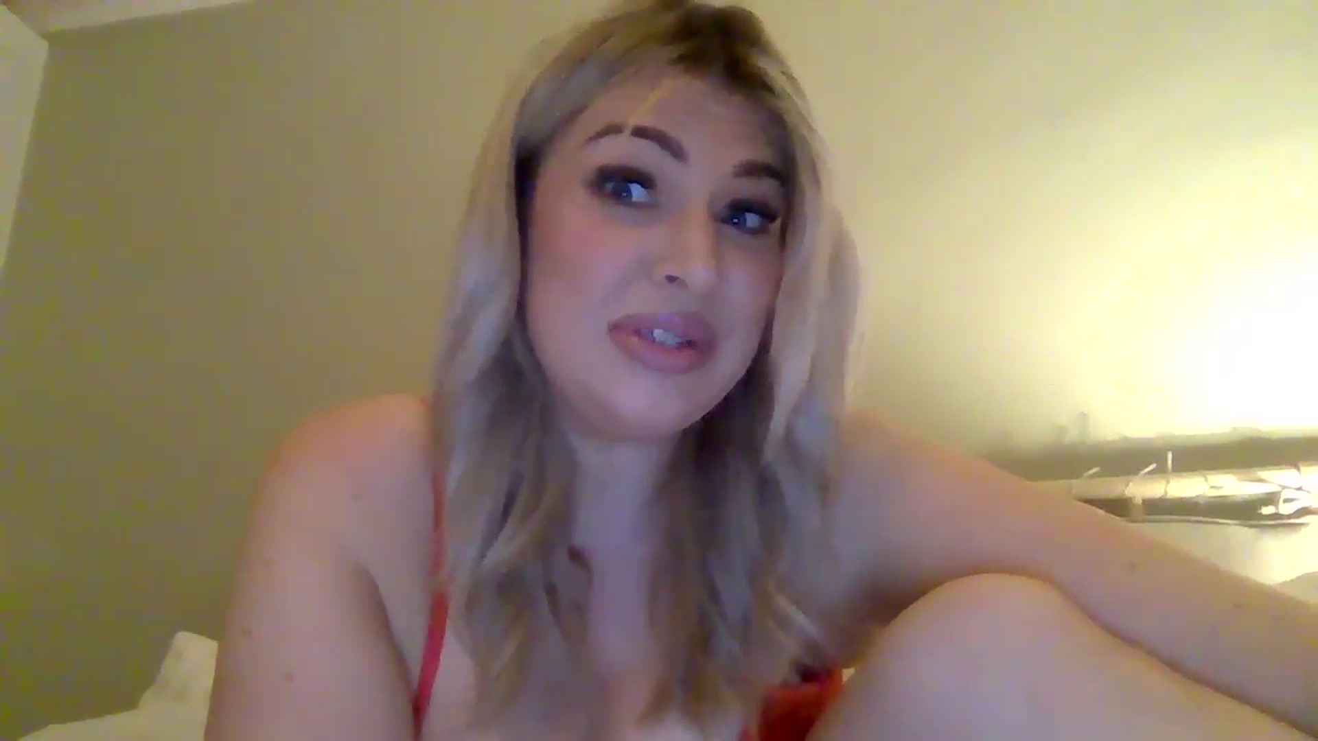 Gallery image thumbnail from Roxy_Reveals's myfreecams stream on, 05/25/2025, 21:40 image 12 of 20