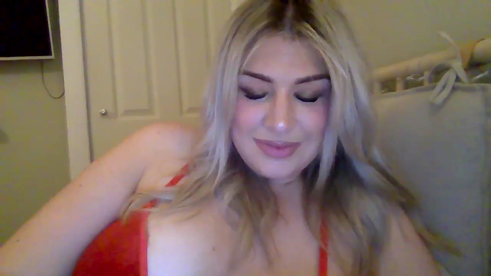 Gallery image thumbnail from Roxy_Reveals's myfreecams stream on, 05/25/2025, 22:43 image 9 of 20