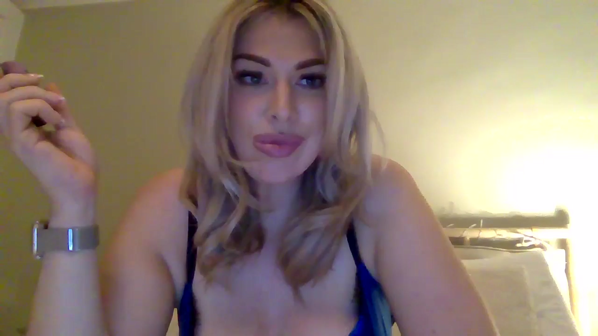 Gallery image thumbnail from Roxy_Reveals's myfreecams stream on, 05/26/2025, 22:23 image 17 of 20