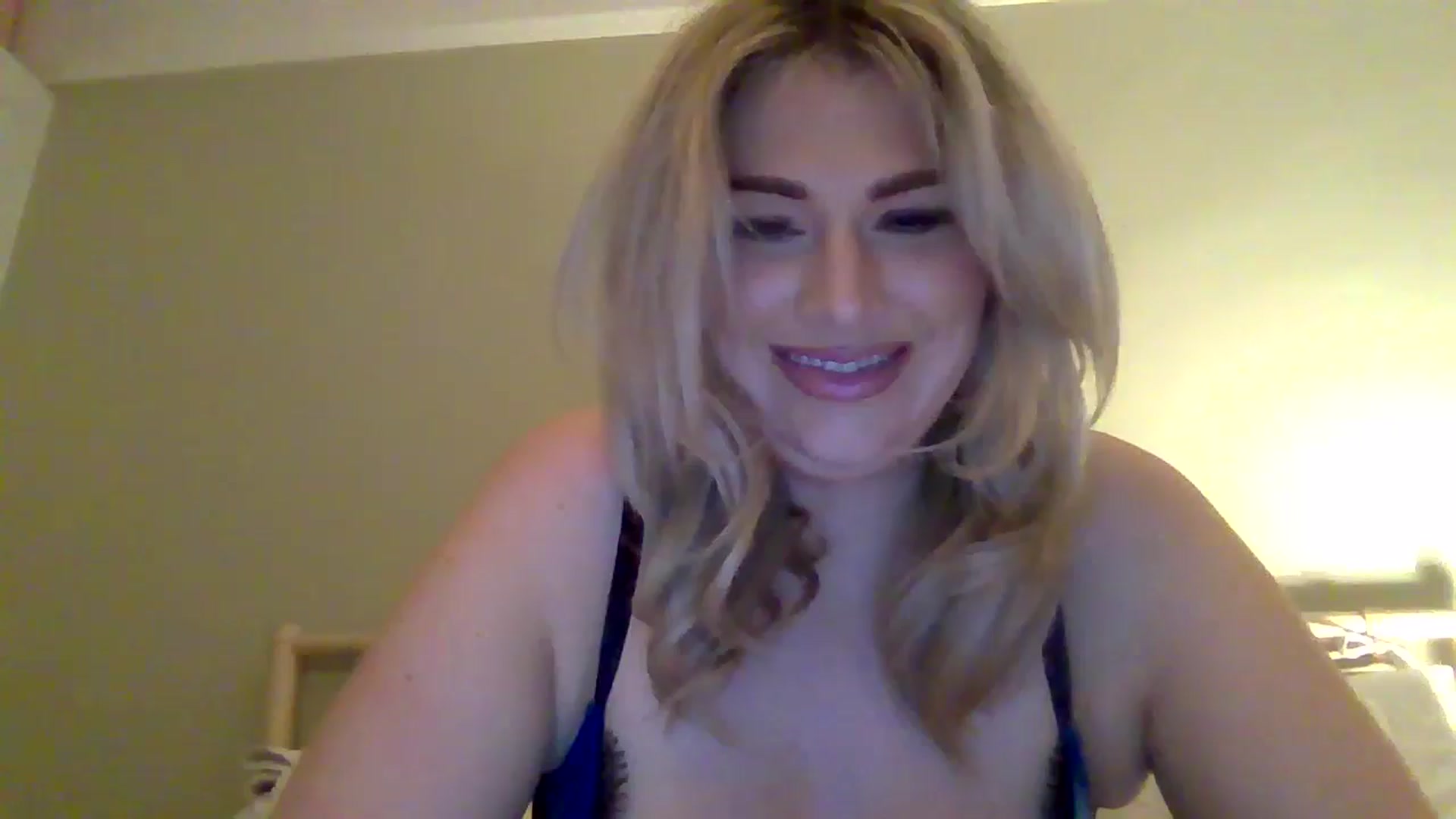 Gallery image thumbnail from Roxy_Reveals's myfreecams stream on, 05/26/2025, 22:23 image 10 of 20