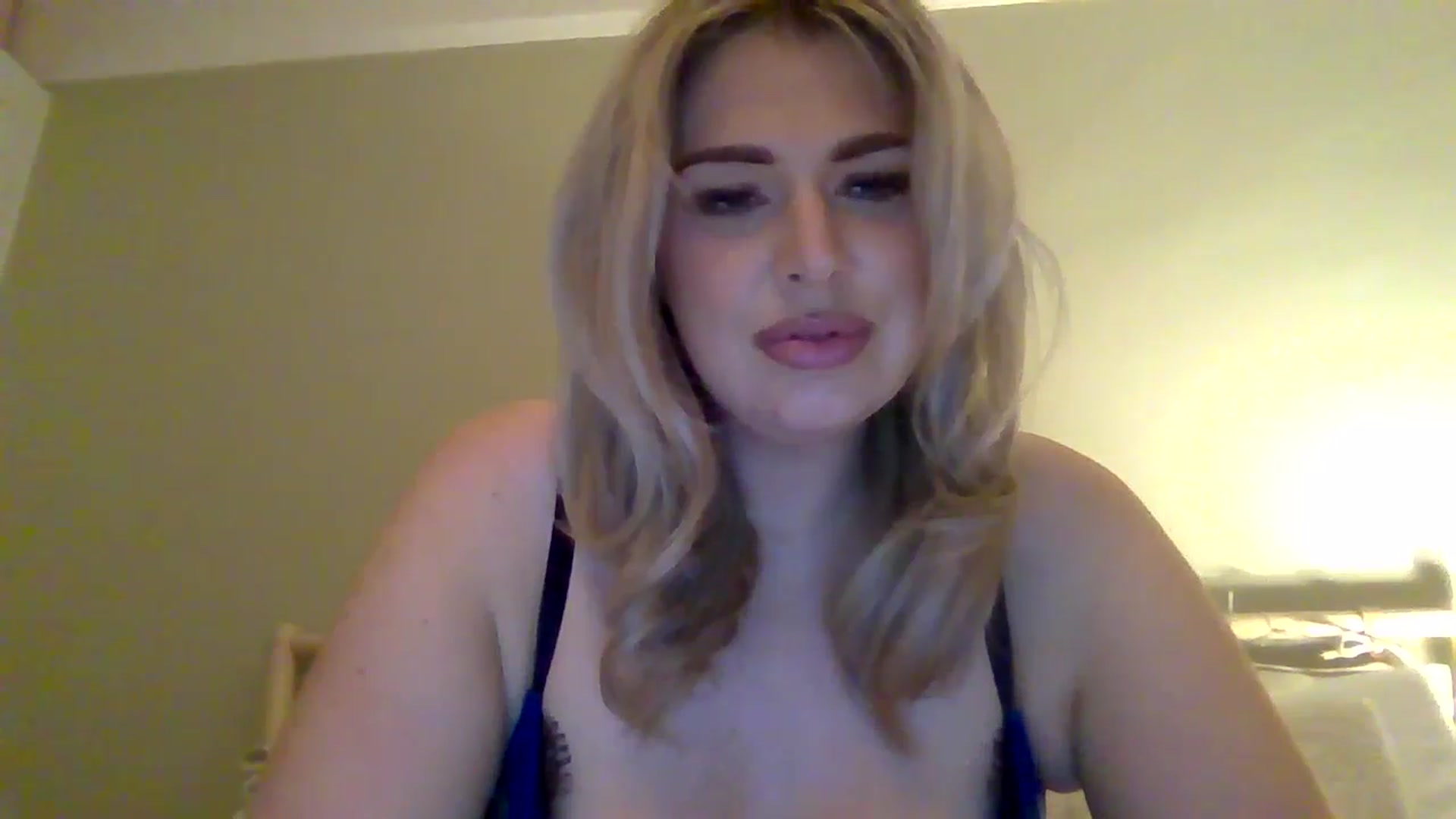 Gallery image thumbnail from Roxy_Reveals's myfreecams stream on, 05/26/2025, 22:23 image 5 of 20
