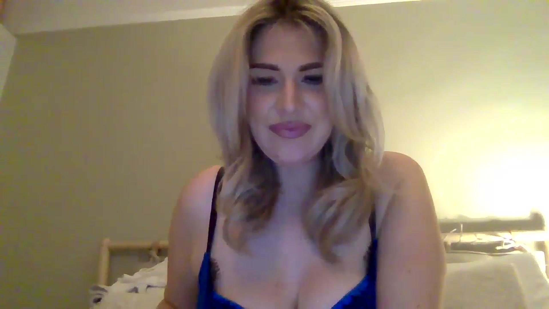 Gallery image thumbnail from Roxy_Reveals's myfreecams stream on, 05/26/2025, 22:23 image 2 of 20