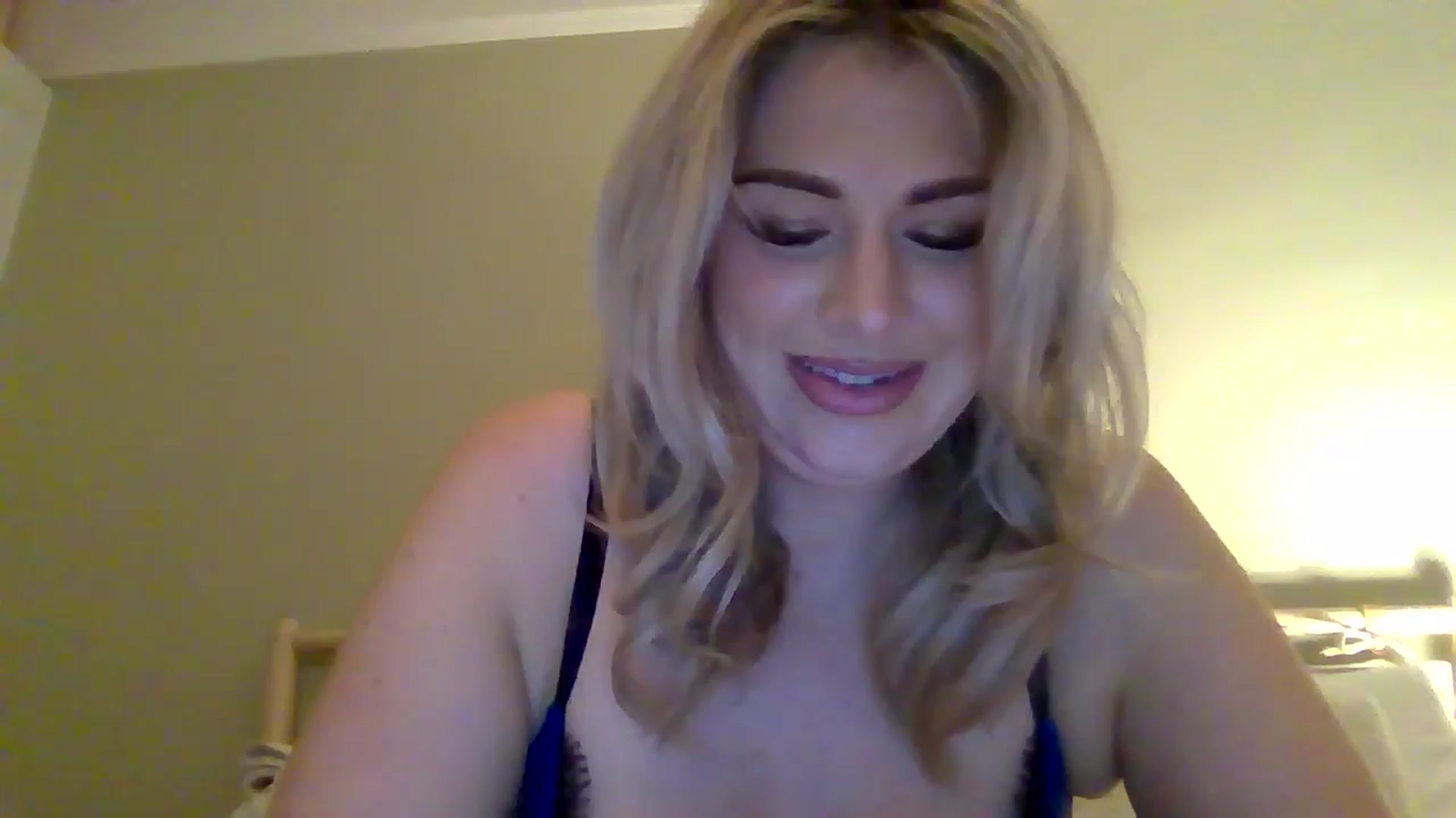 Gallery image thumbnail from Roxy_Reveals's myfreecams stream on, 05/26/2025, 22:23 image 3 of 20