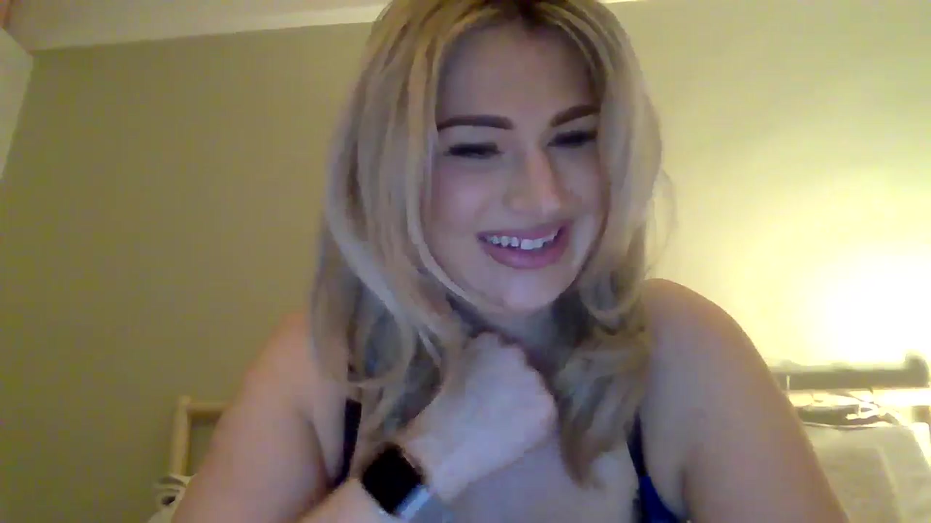 Gallery image thumbnail from Roxy_Reveals's myfreecams stream on, 05/26/2025, 22:23 image 9 of 20