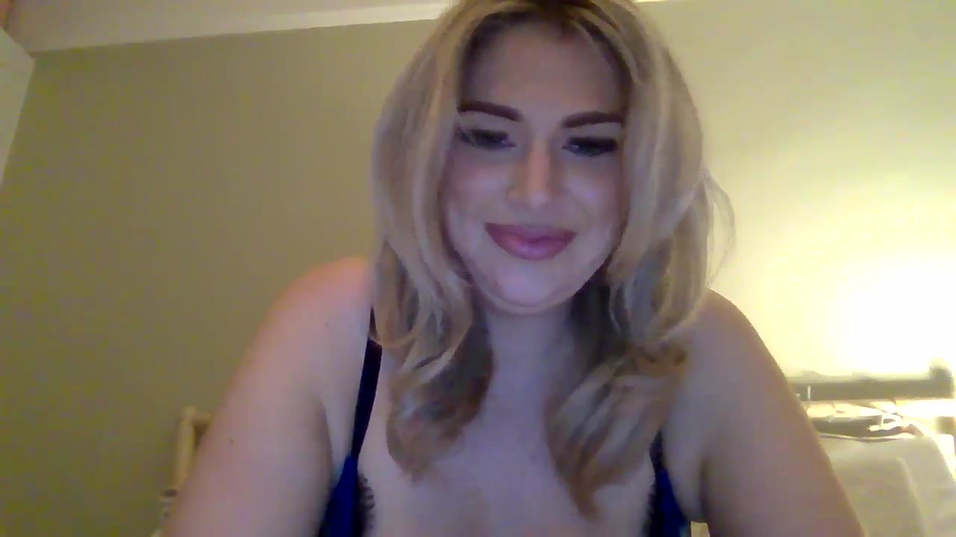 Gallery image thumbnail from Roxy_Reveals's myfreecams stream on, 05/26/2025, 22:23 image 6 of 20