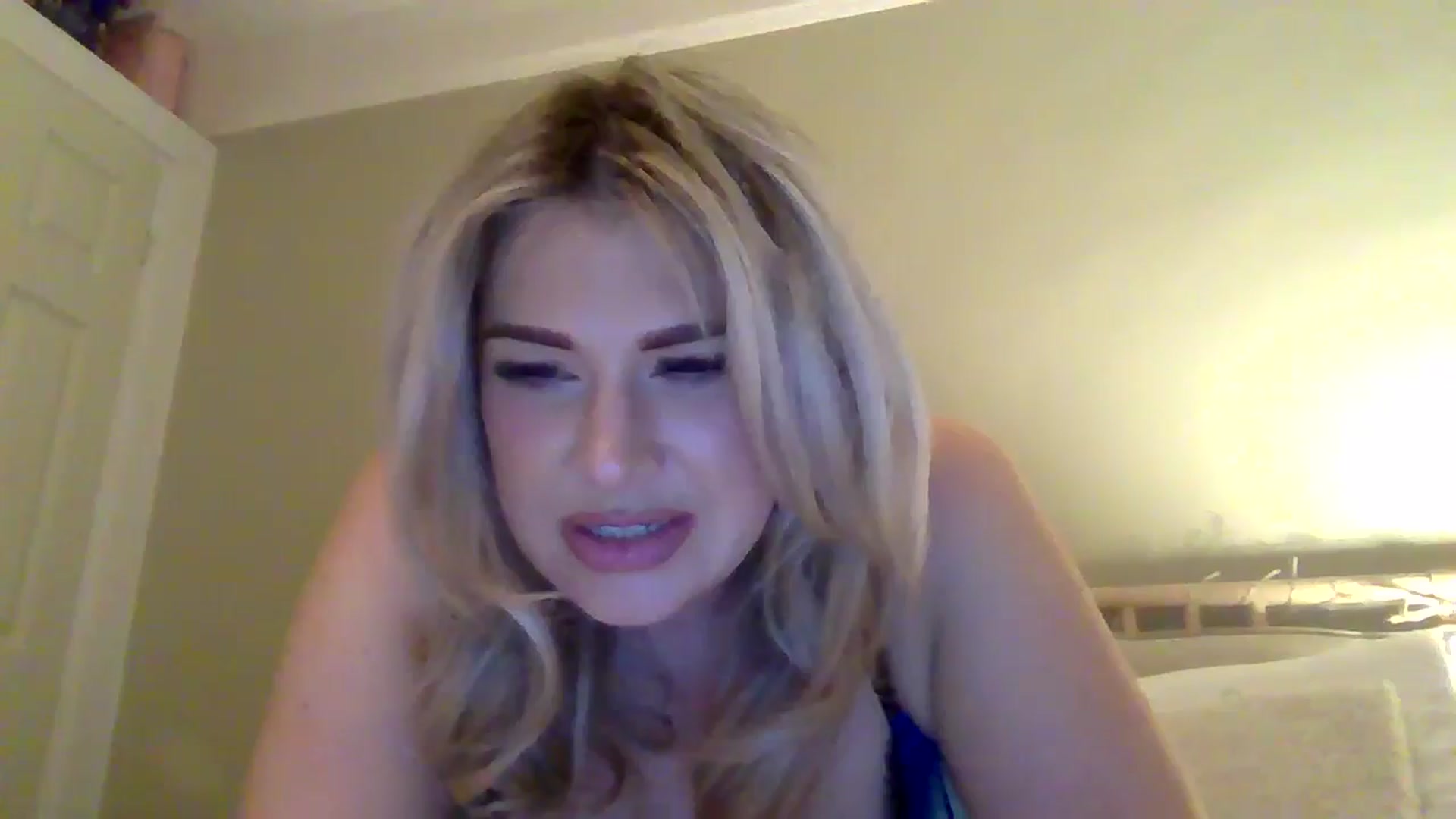 Gallery image thumbnail from Roxy_Reveals's myfreecams stream on, 05/26/2025, 23:25 image 1 of 20