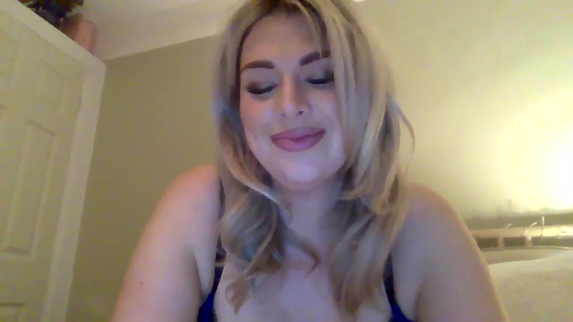 Gallery image thumbnail from Roxy_Reveals's myfreecams stream on, 05/26/2025, 23:25 image 13 of 20