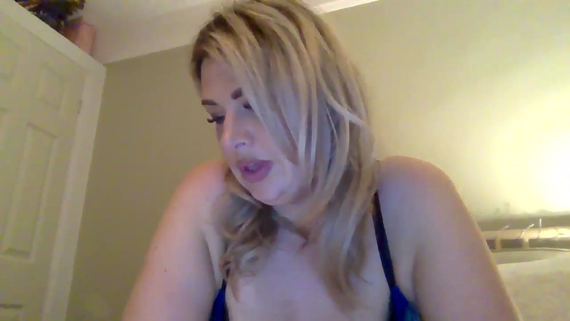 Gallery image thumbnail from Roxy_Reveals's myfreecams stream on, 05/26/2025, 23:25 image 12 of 20