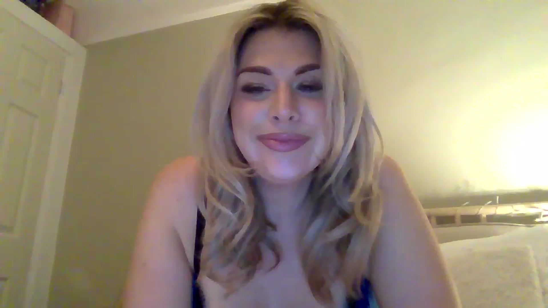 Gallery image thumbnail from Roxy_Reveals's myfreecams stream on, 05/26/2025, 23:25 image 19 of 20