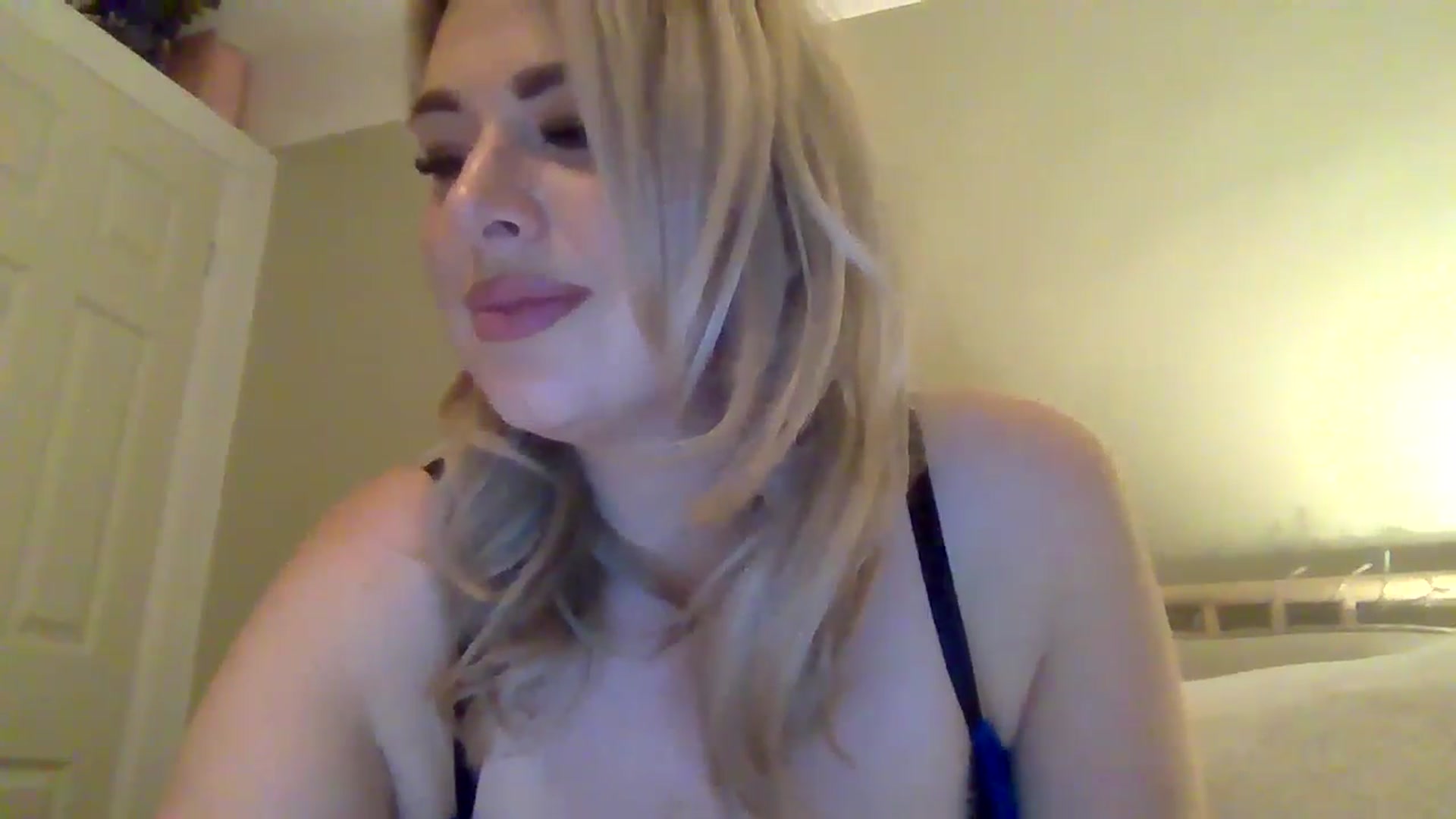 Gallery image thumbnail from Roxy_Reveals's myfreecams stream on, 05/26/2025, 23:25 image 11 of 20