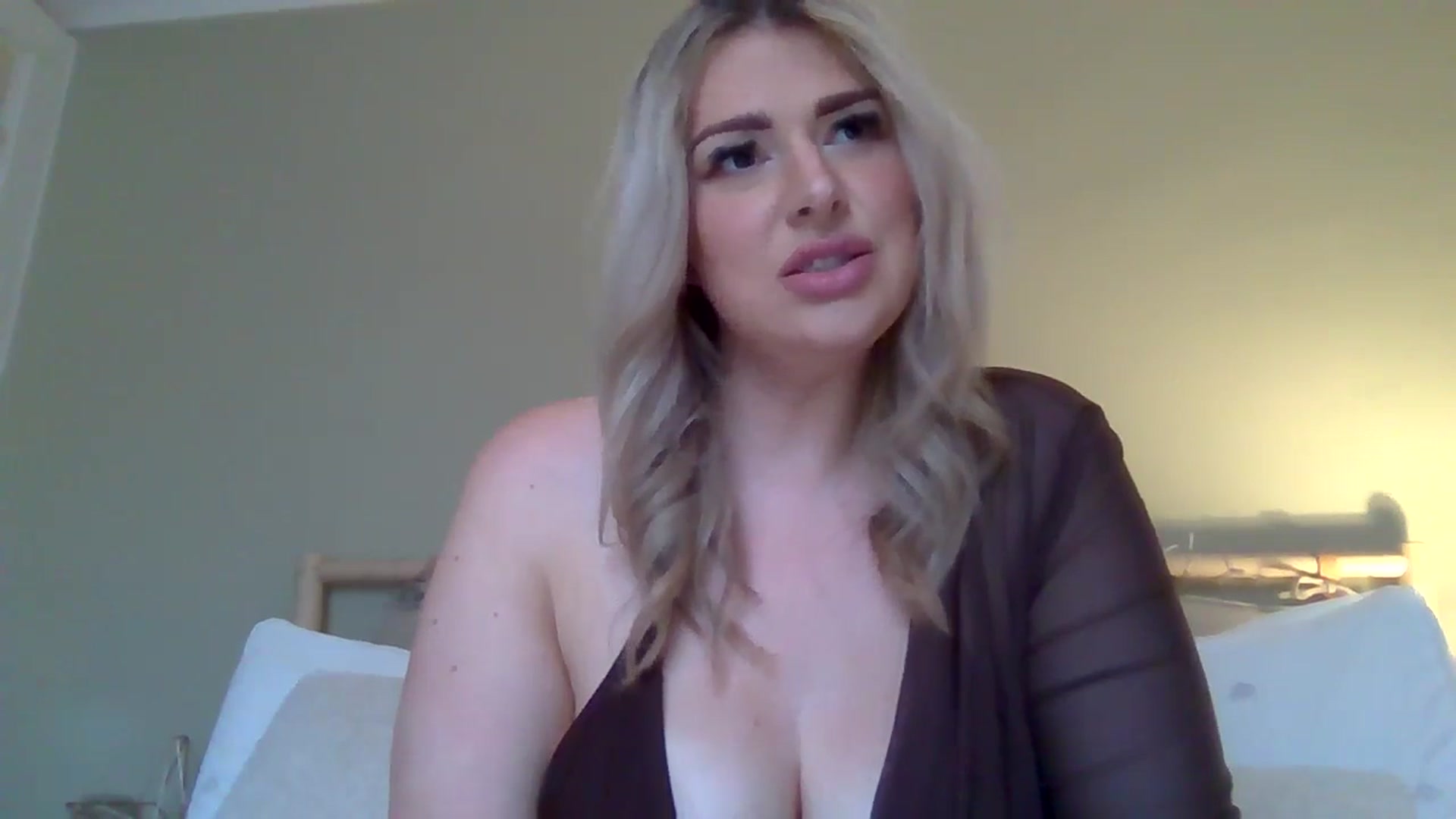 Gallery image thumbnail from Roxy_Reveals's myfreecams stream on, 05/28/2025, 15:33 image 4 of 20