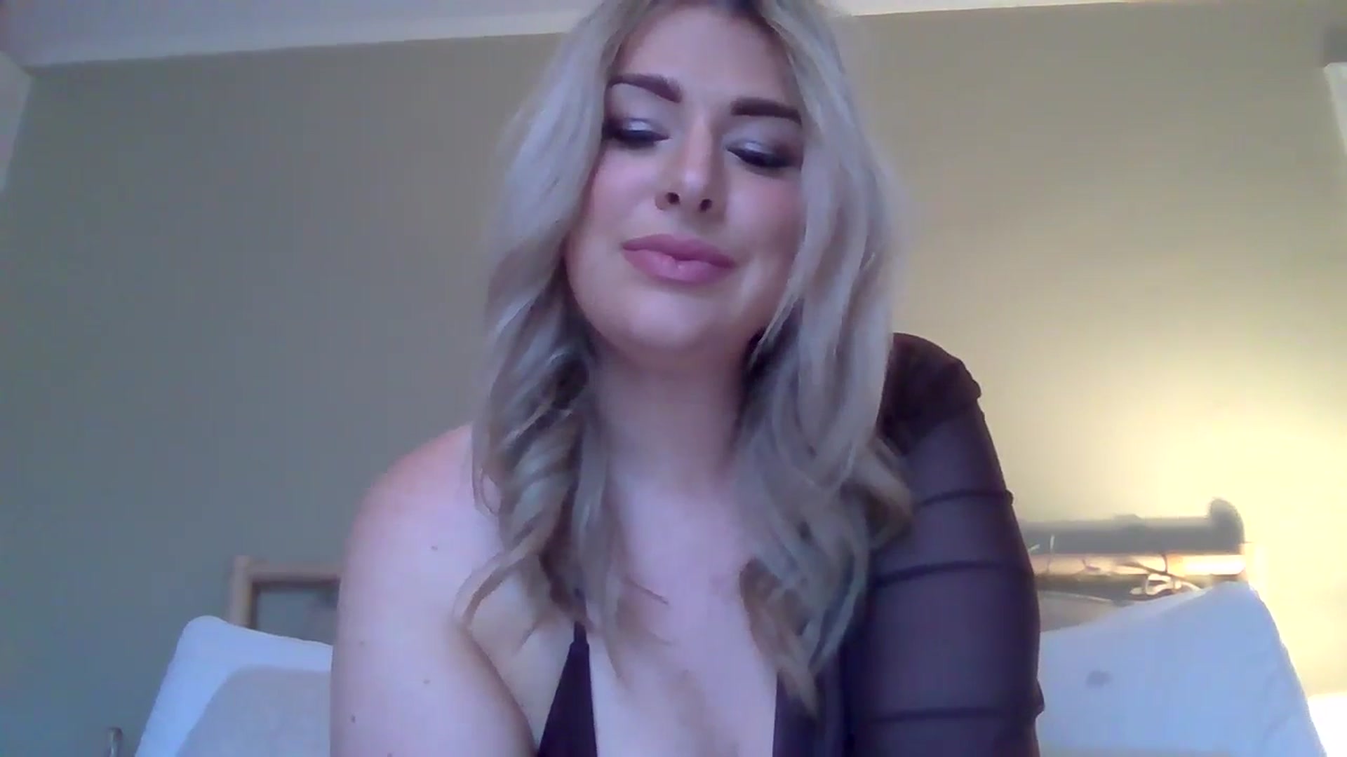 Gallery image thumbnail from Roxy_Reveals's myfreecams stream on, 05/28/2025, 15:33 image 8 of 20