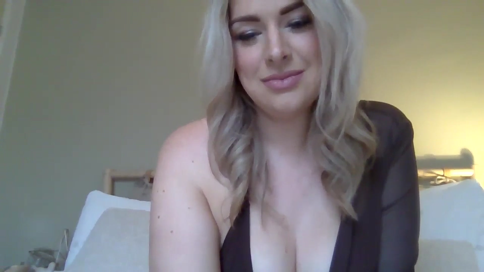 Gallery image thumbnail from Roxy_Reveals's myfreecams stream on, 05/28/2025, 15:33 image 2 of 20