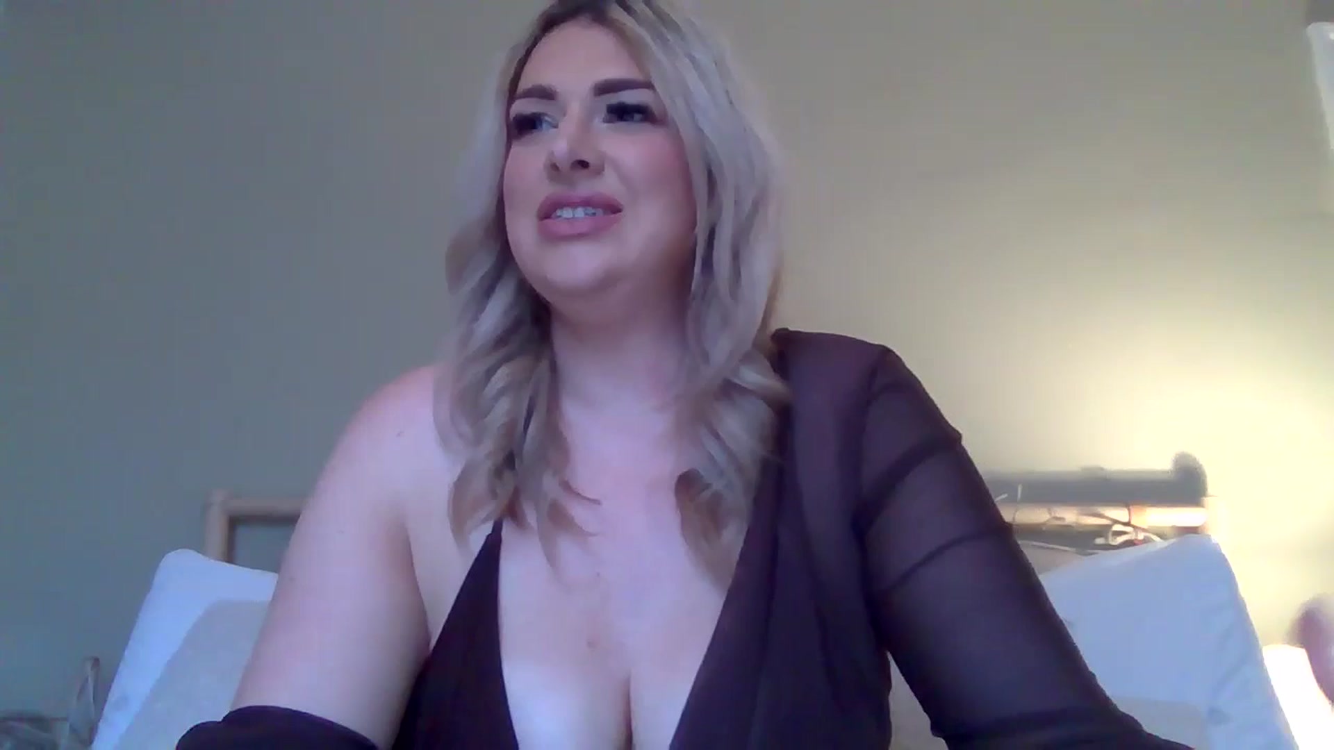 Gallery image thumbnail from Roxy_Reveals's myfreecams stream on, 05/28/2025, 15:33 image 14 of 20
