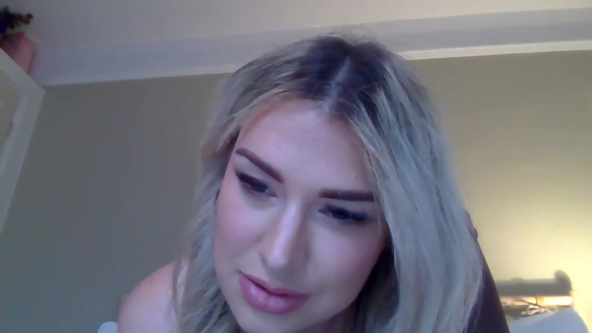 Gallery image thumbnail from Roxy_Reveals's myfreecams stream on, 05/28/2025, 15:33 image 19 of 20