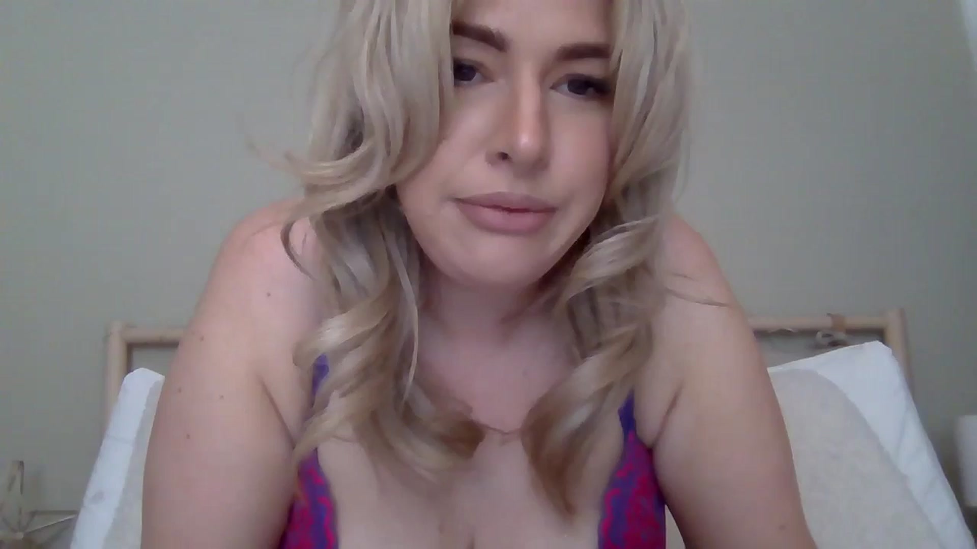 Gallery image thumbnail from Roxy_Reveals's myfreecams stream on, 05/30/2025, 15:52 image 17 of 20