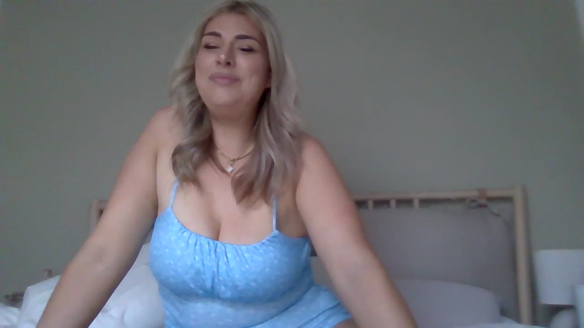 Gallery image thumbnail from Roxy_Reveals's myfreecams stream on, 06/02/2025, 09:53 image 9 of 20