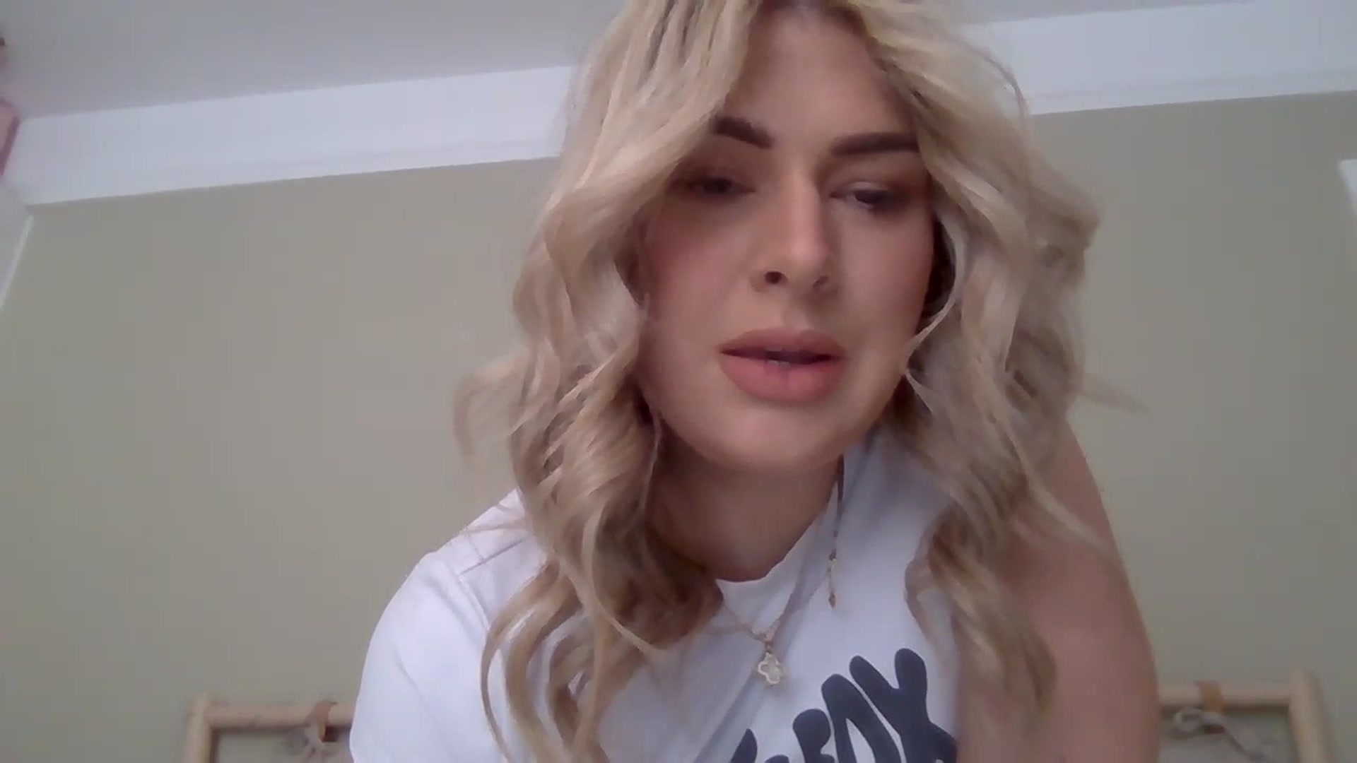 Gallery image thumbnail from Roxy_Reveals's myfreecams stream on, 06/05/2025, 10:12 image 12 of 20