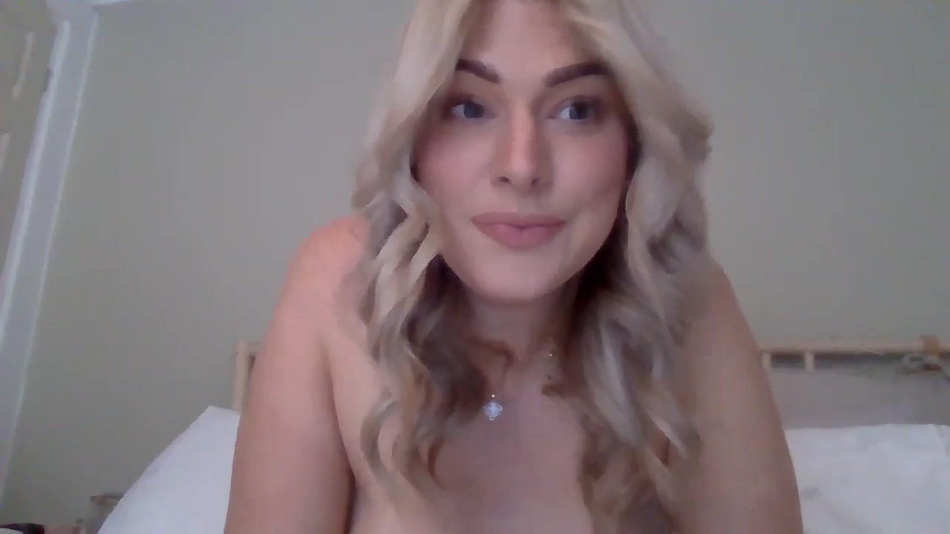 Gallery image thumbnail from Roxy_Reveals's myfreecams stream on, 06/05/2025, 11:03 image 8 of 20