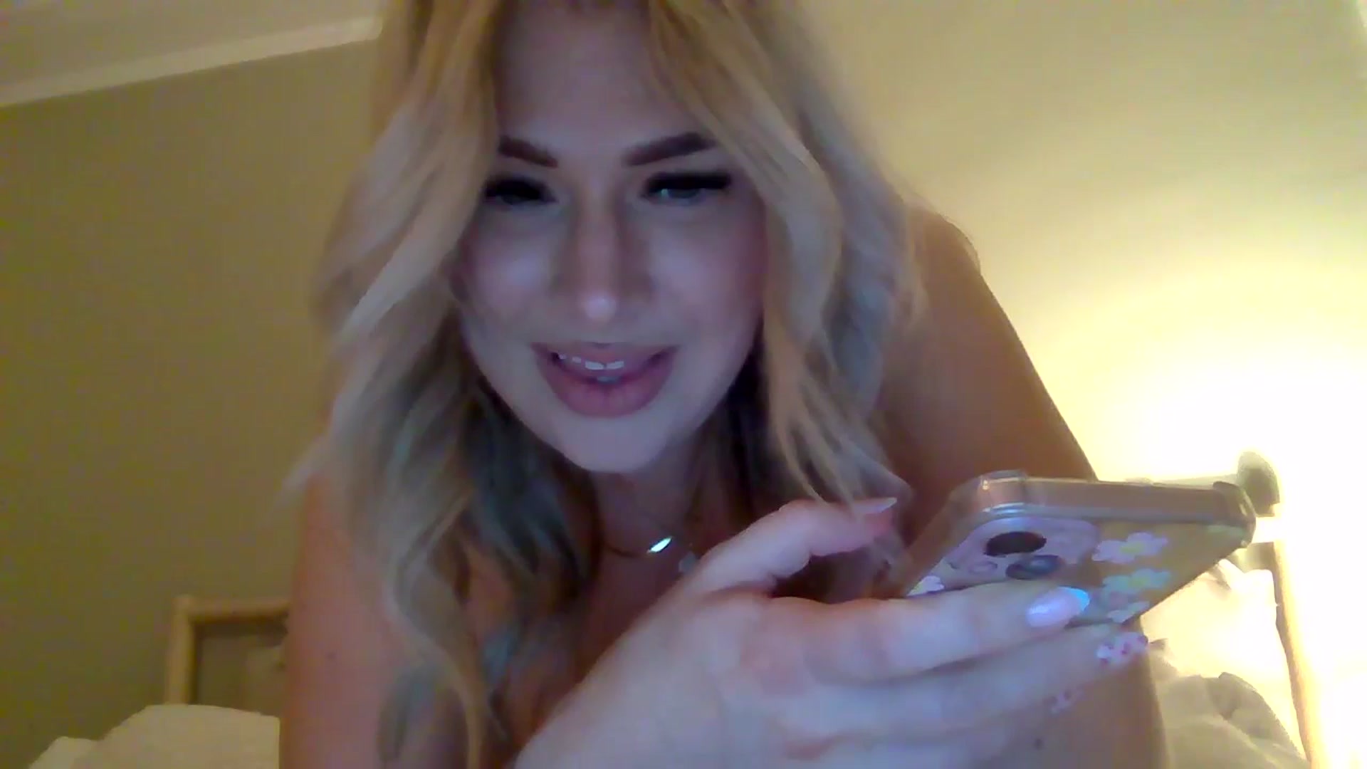 Gallery image thumbnail from Roxy_Reveals's myfreecams stream on, 06/06/2025, 24:01 image 8 of 20