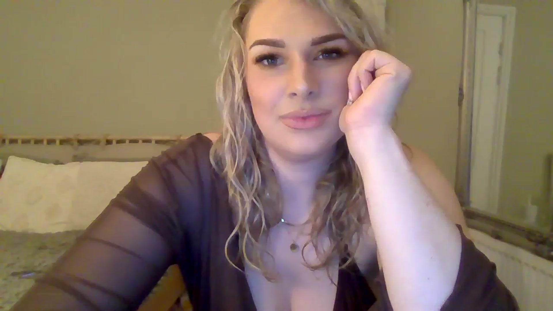 Gallery image thumbnail from Roxy_Reveals's myfreecams stream on, 06/12/2025, 22:05 image 19 of 20