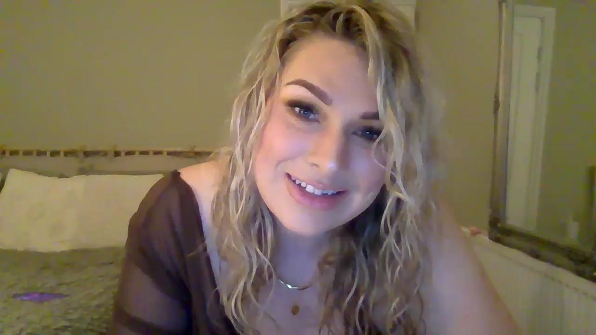 Gallery image thumbnail from Roxy_Reveals's myfreecams stream on, 06/12/2025, 22:05 image 18 of 20