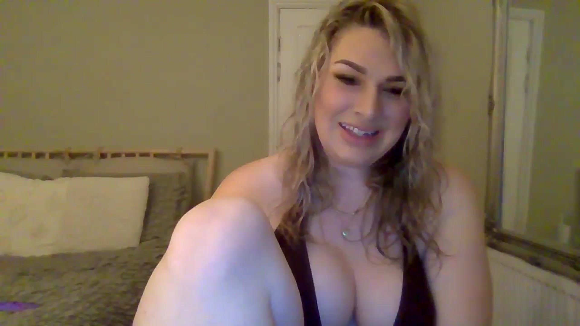 Gallery image thumbnail from Roxy_Reveals's myfreecams stream on, 06/12/2025, 22:05 image 17 of 20