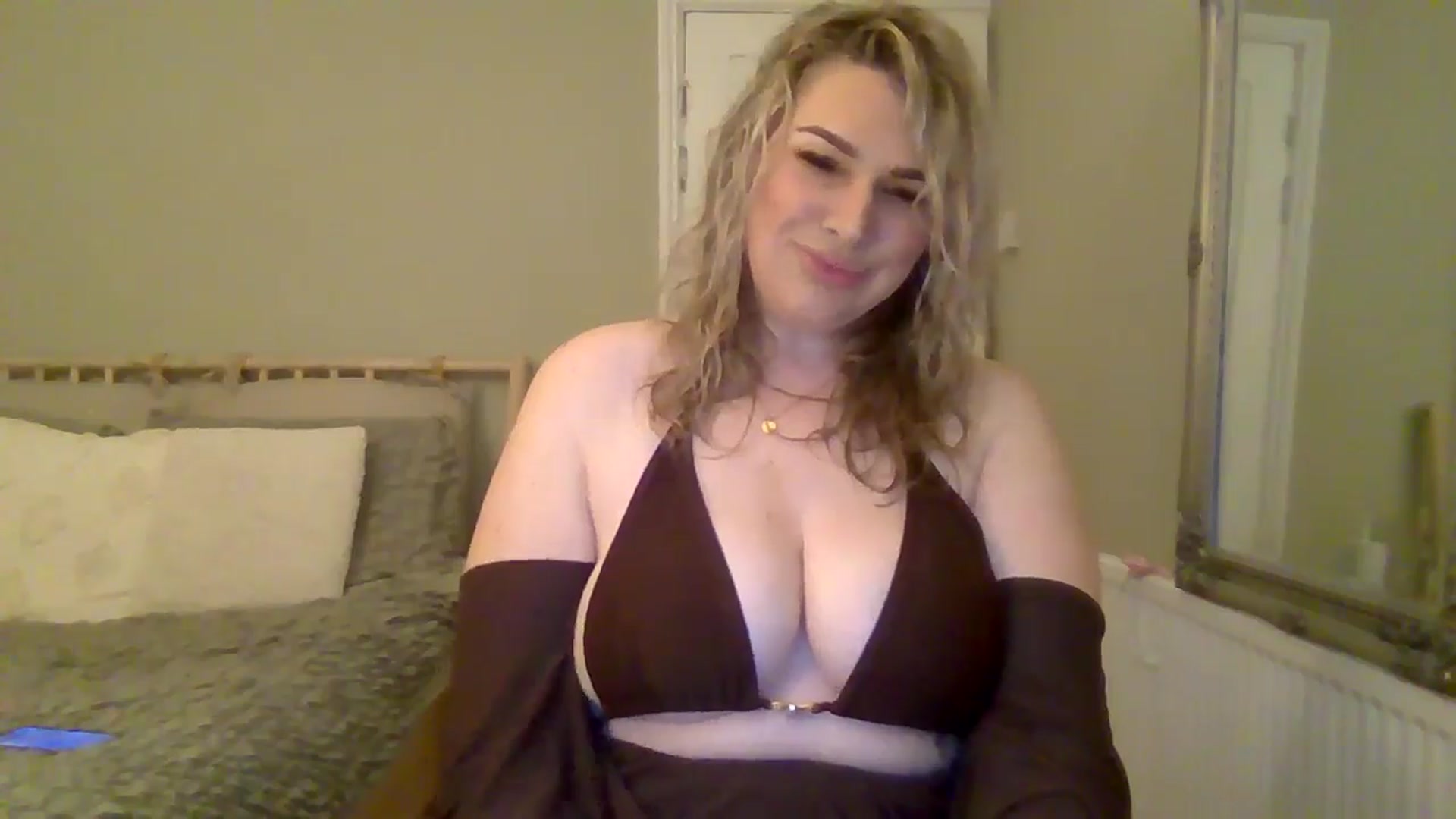 Gallery image thumbnail from Roxy_Reveals's myfreecams stream on, 06/12/2025, 22:05 image 16 of 20