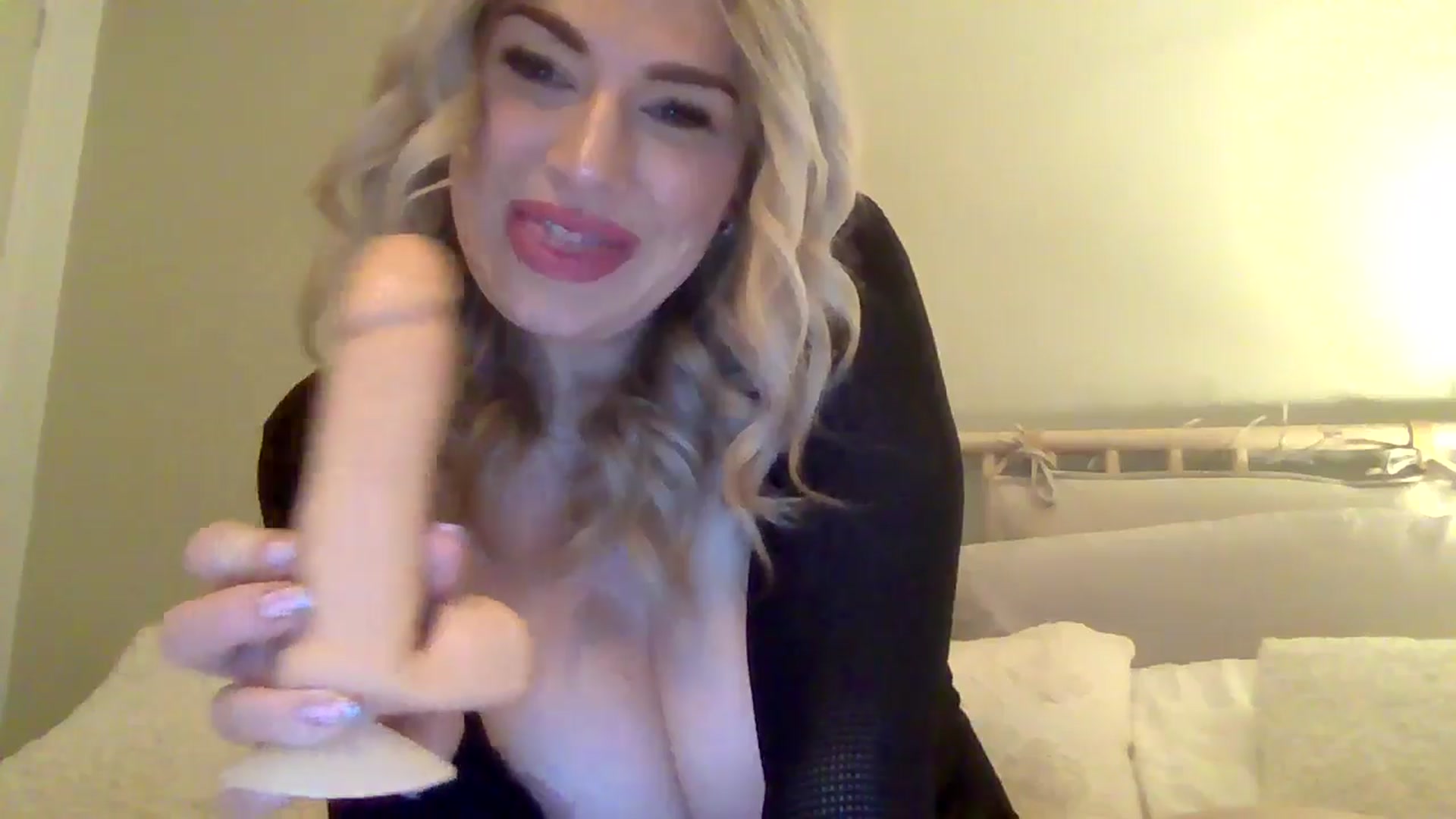 Gallery image thumbnail from Roxy_Reveals's myfreecams stream on, 06/23/2025, 23:49 image 12 of 20