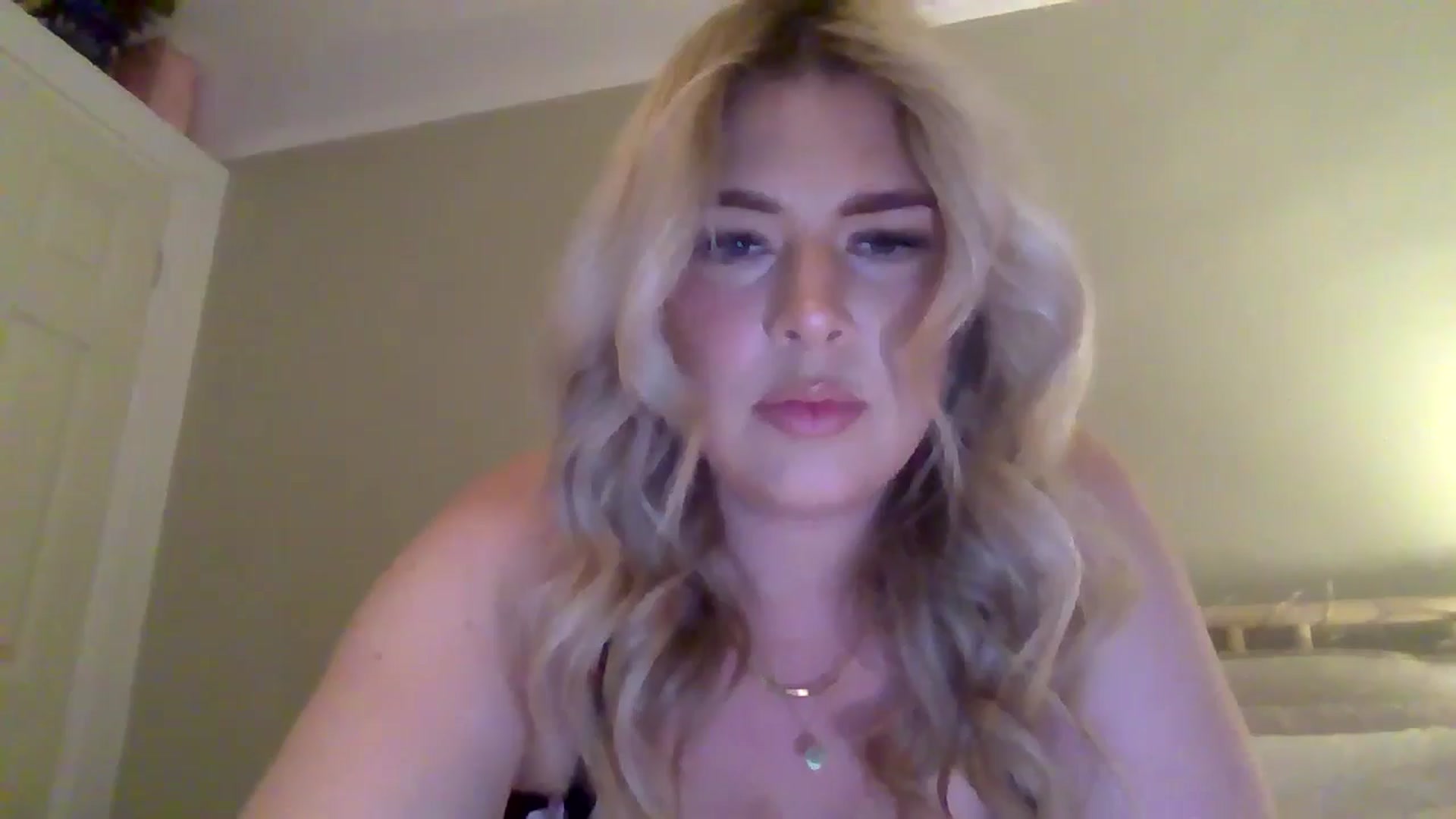 Gallery image thumbnail from Roxy_Reveals's myfreecams stream on, 07/06/2025, 19:45 image 1 of 20