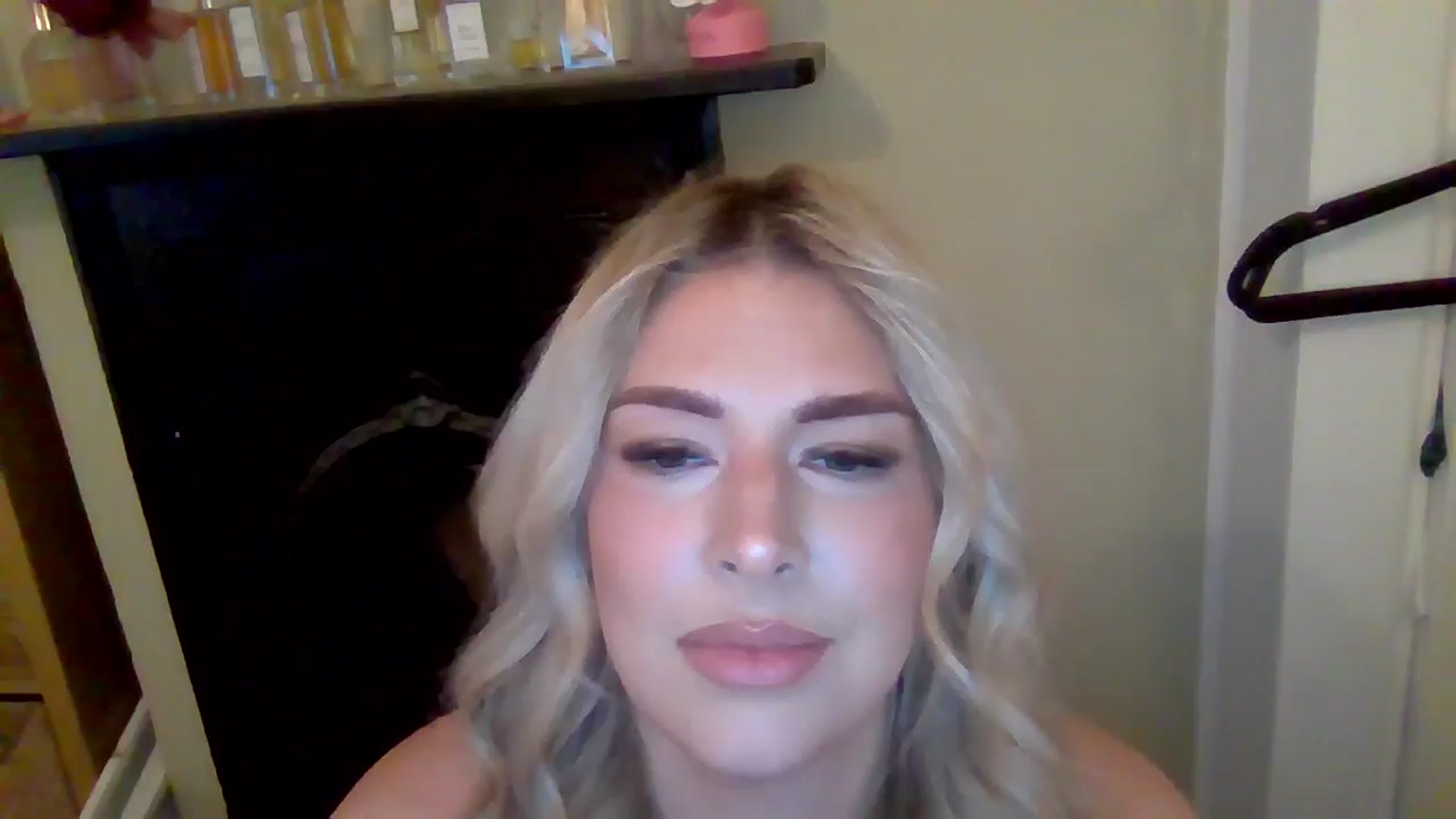 Gallery image thumbnail from Roxy_Reveals's myfreecams stream on, 07/06/2025, 19:45 image 20 of 20