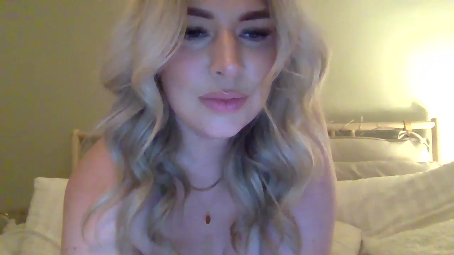 Gallery image thumbnail from Roxy_Reveals's myfreecams stream on, 07/06/2025, 21:40 image 7 of 20