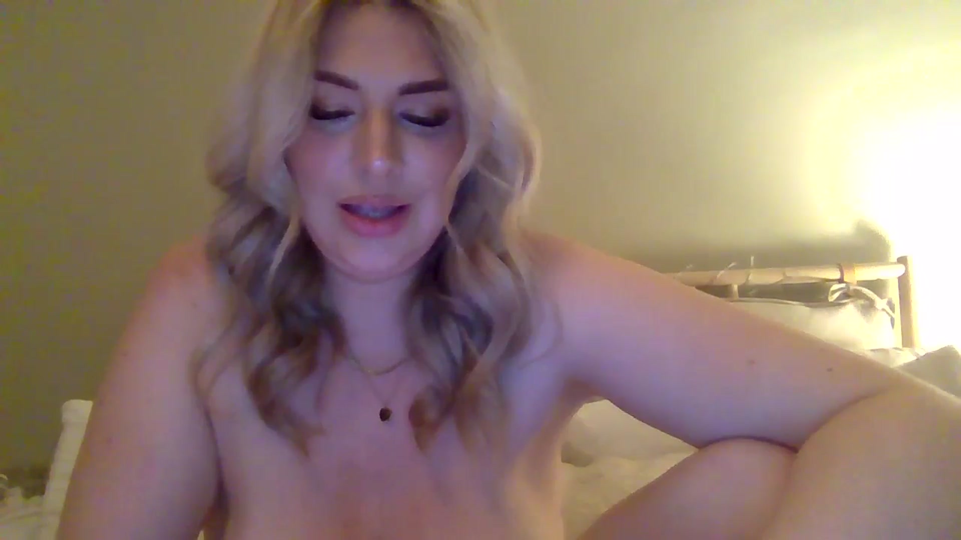 Gallery image thumbnail from Roxy_Reveals's myfreecams stream on, 07/06/2025, 21:40 image 13 of 20